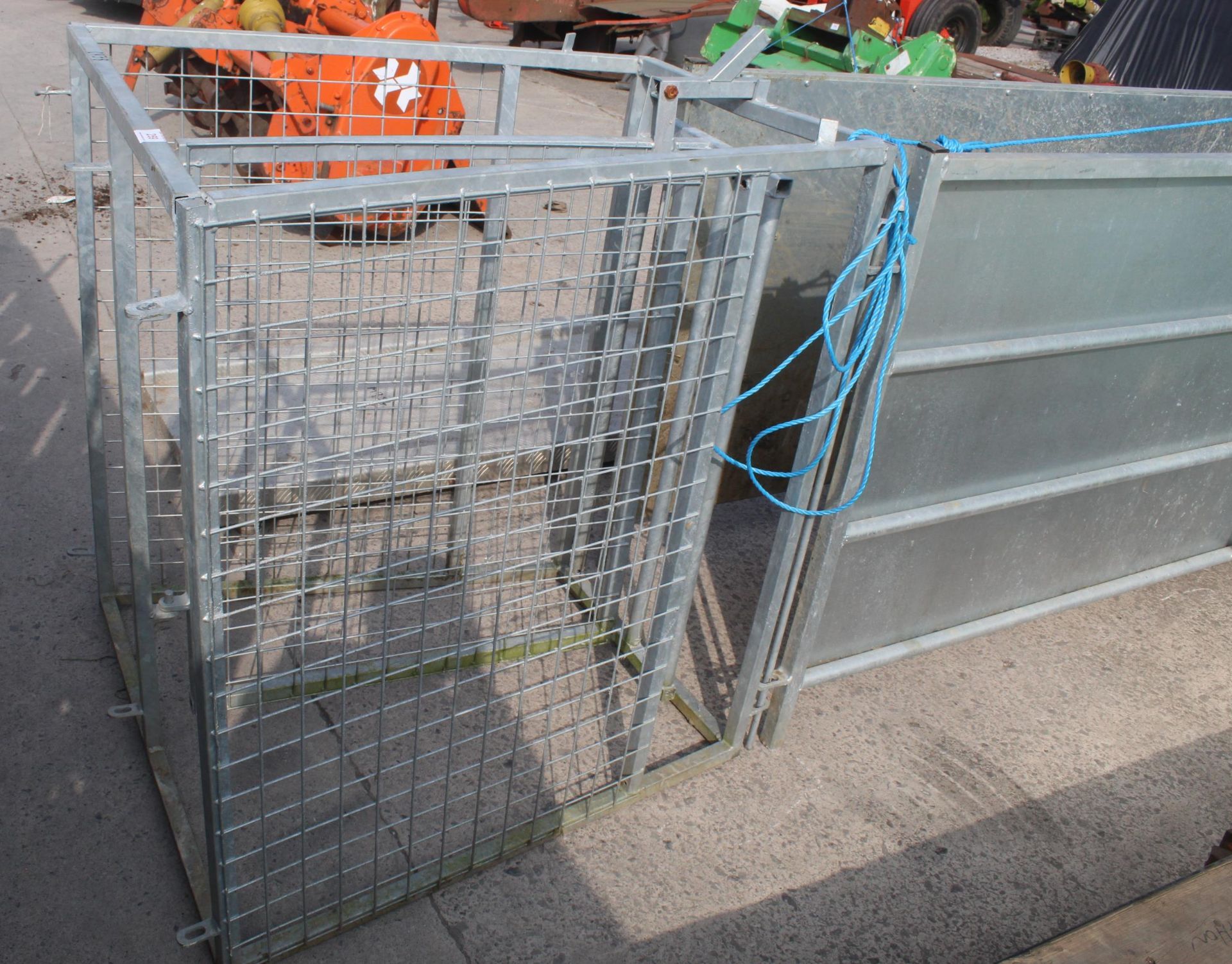 IAE SHEEP RACE INCLUDING DROP GATE AND SPREADER NO VAT - Image 3 of 5