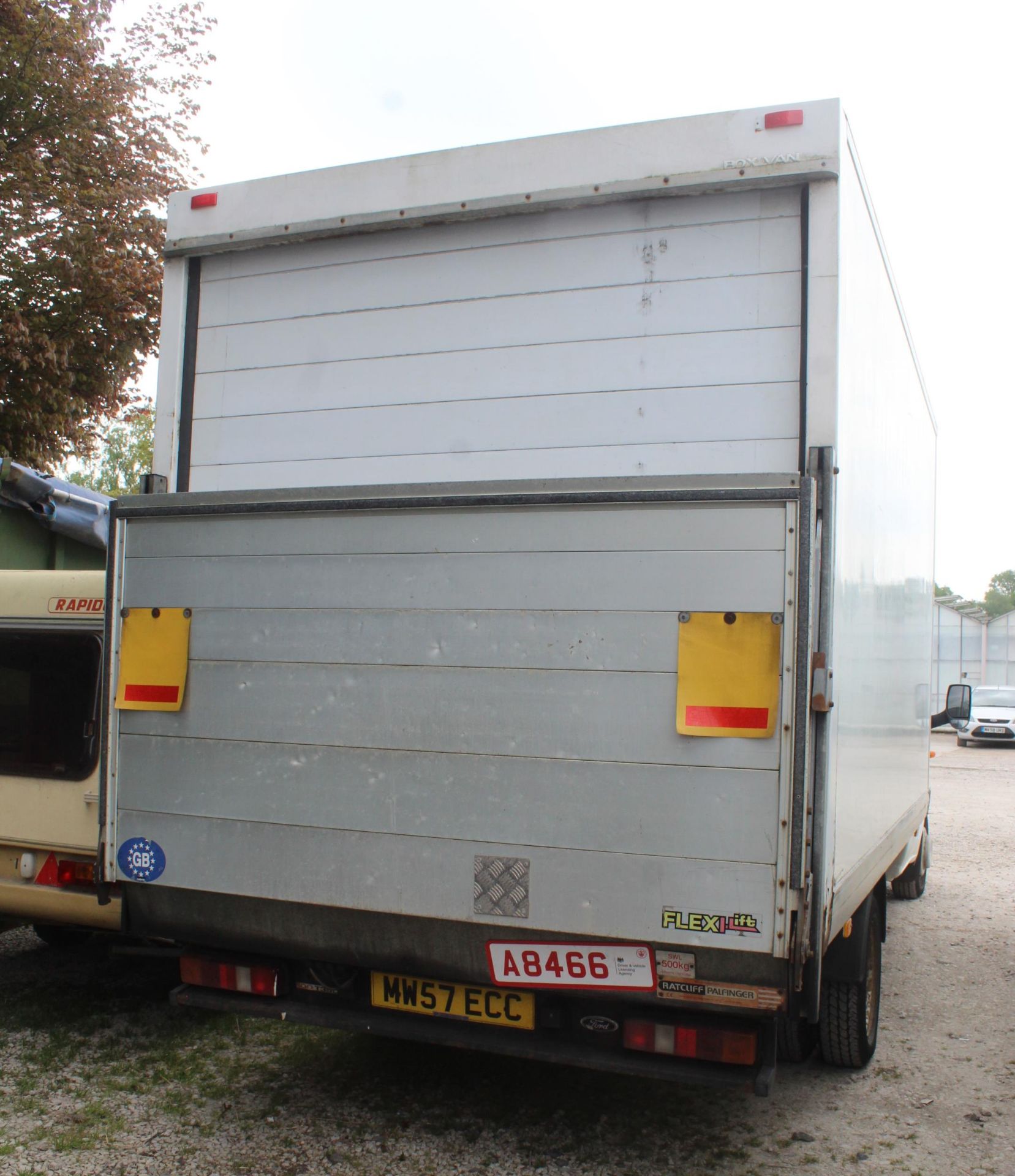 A 2008 WHITE FORD LUTON VAN WITH TAIL LIFT, REGISTRATION NUMBER MW57ECC, DIESEL ENGINE AND 129000 - Image 3 of 3