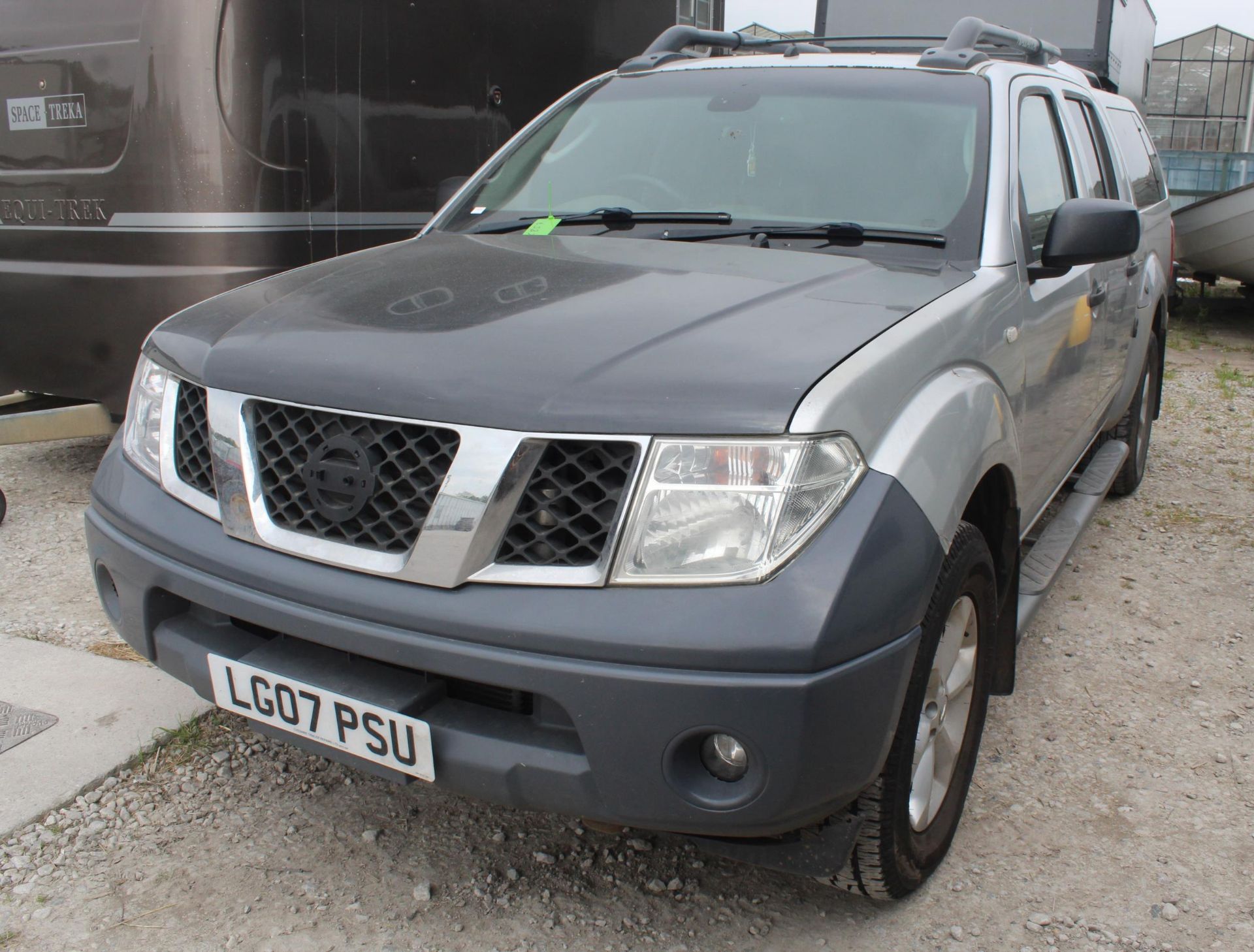 A SILVER 2007 NISSAN NAVARA AUTO MATIC PICKUP, WITH DIESEL ENGINE AND AUTOMATIC TRANSITION, - Image 2 of 3