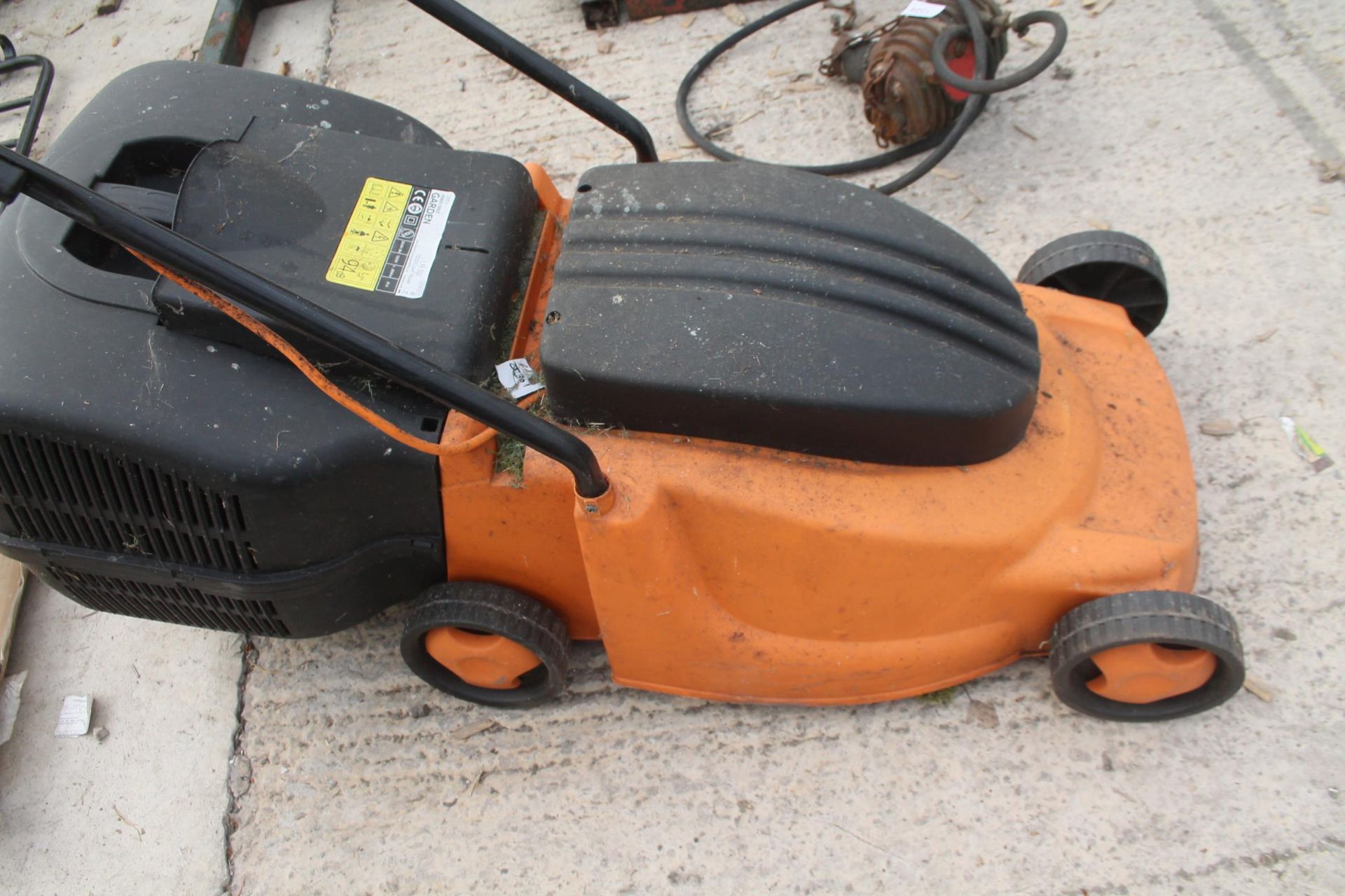 A POWER FORCE 1300W LAWN MOWER NO VAT - Image 2 of 2