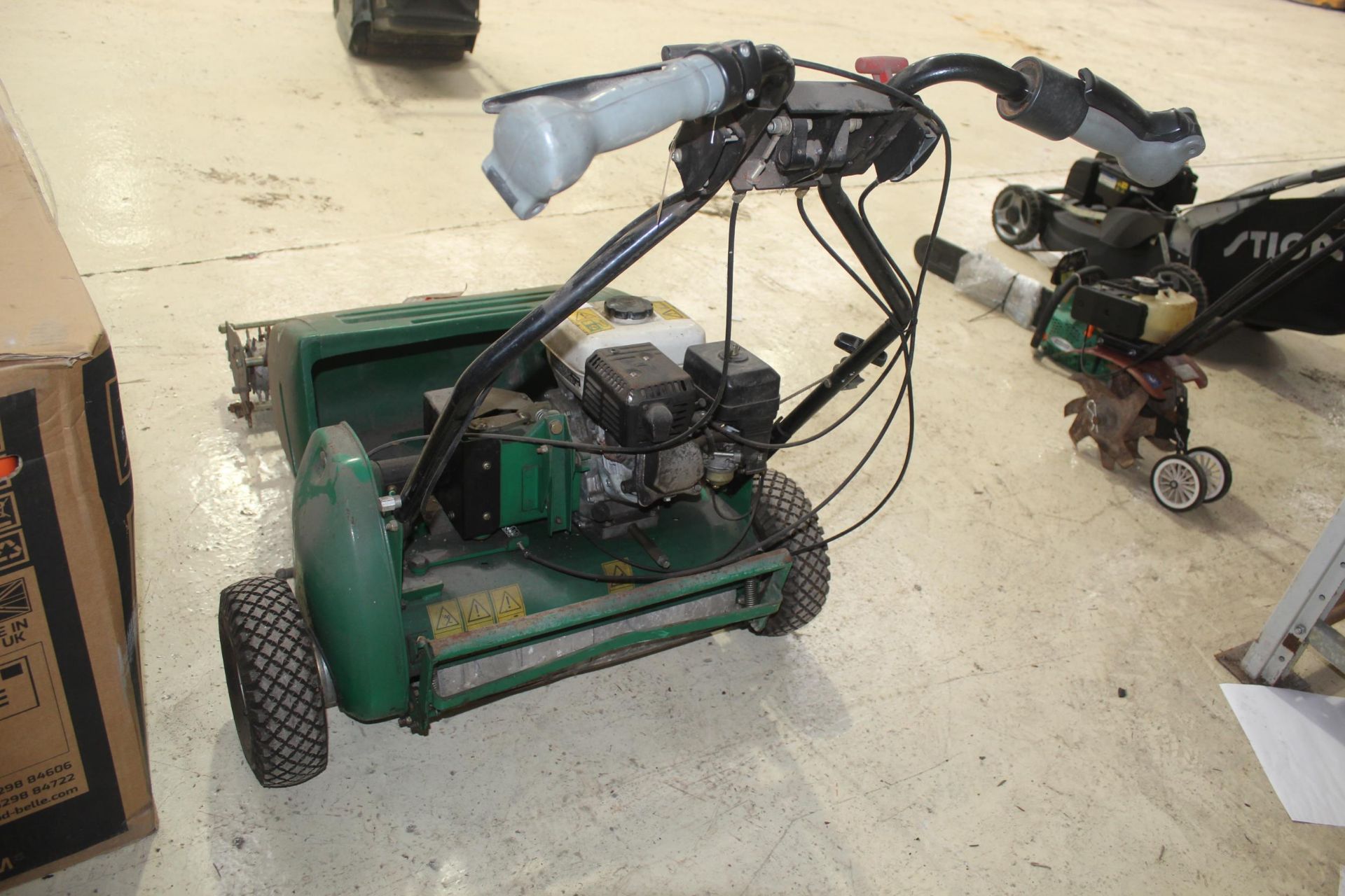 RANSOMES SUPER CERTES 51 MOWER WITH AERATOR ATTACHMENT AND BOX IN WORKING ORDER NO VAT - Image 2 of 4