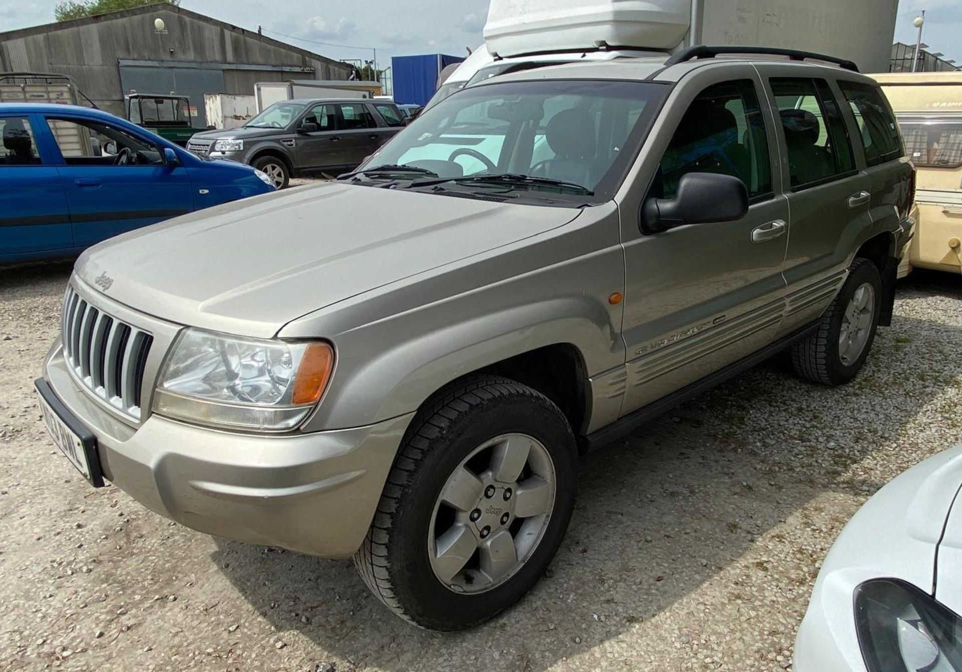 JEEP GRAND CREROKEE CRD KW03BWL 86000 MILES MOT 17/05/25 LAST SERVICE AT 79000 MILES 16 STAMPS IN - Image 2 of 3