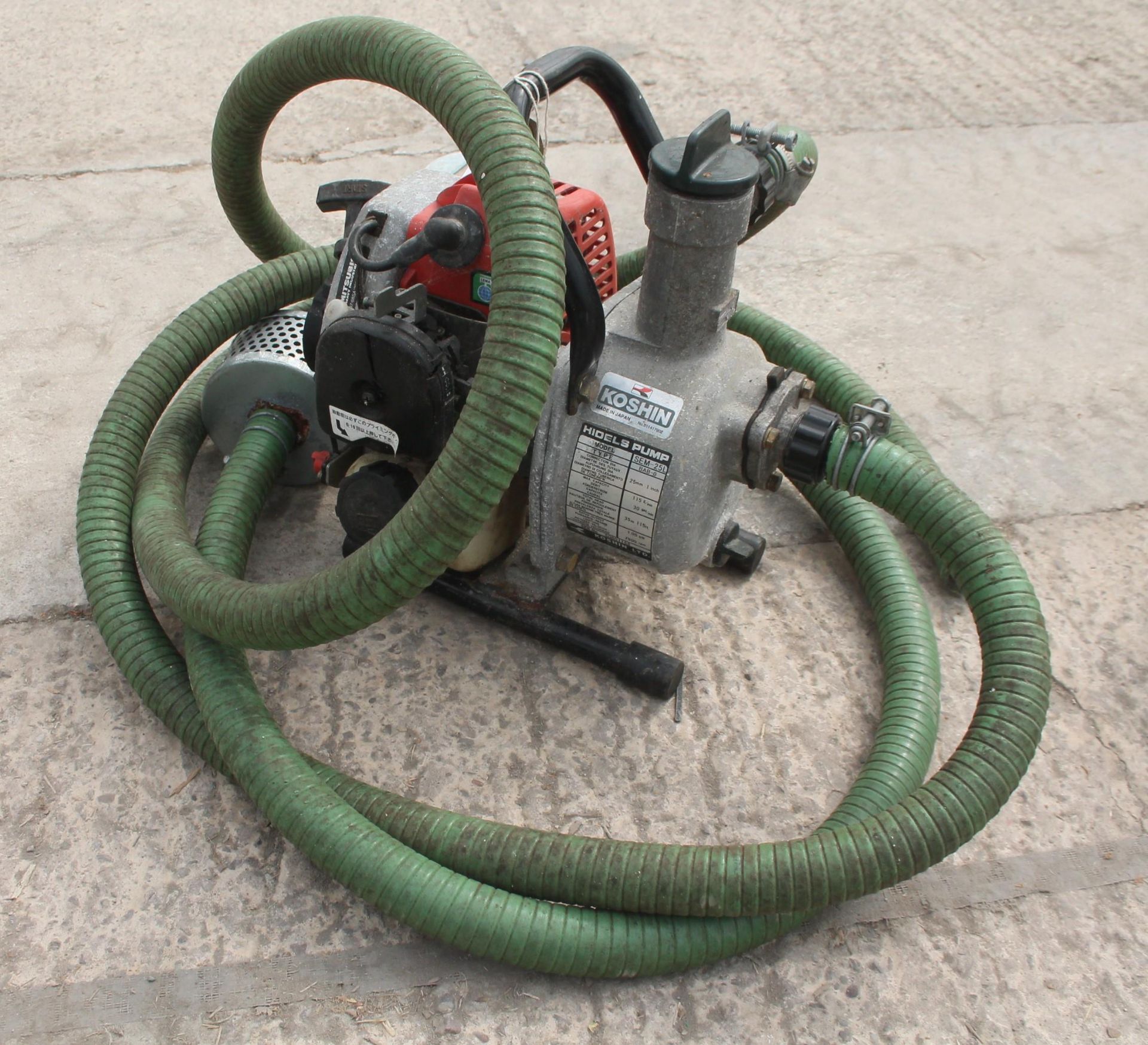 PETROL WATER PUMP IN WORKING ORDER NO VAT - Image 2 of 2