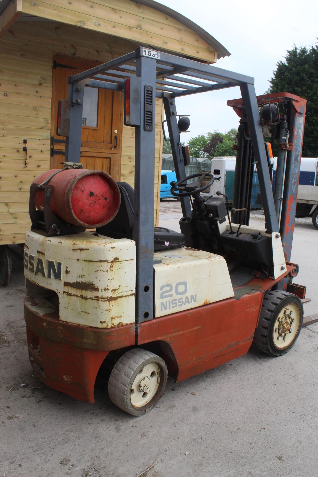 NISSAN 20 GAS FORKLIFT TRUCK GWO (spare gas bottle) NO VAT - Image 3 of 5