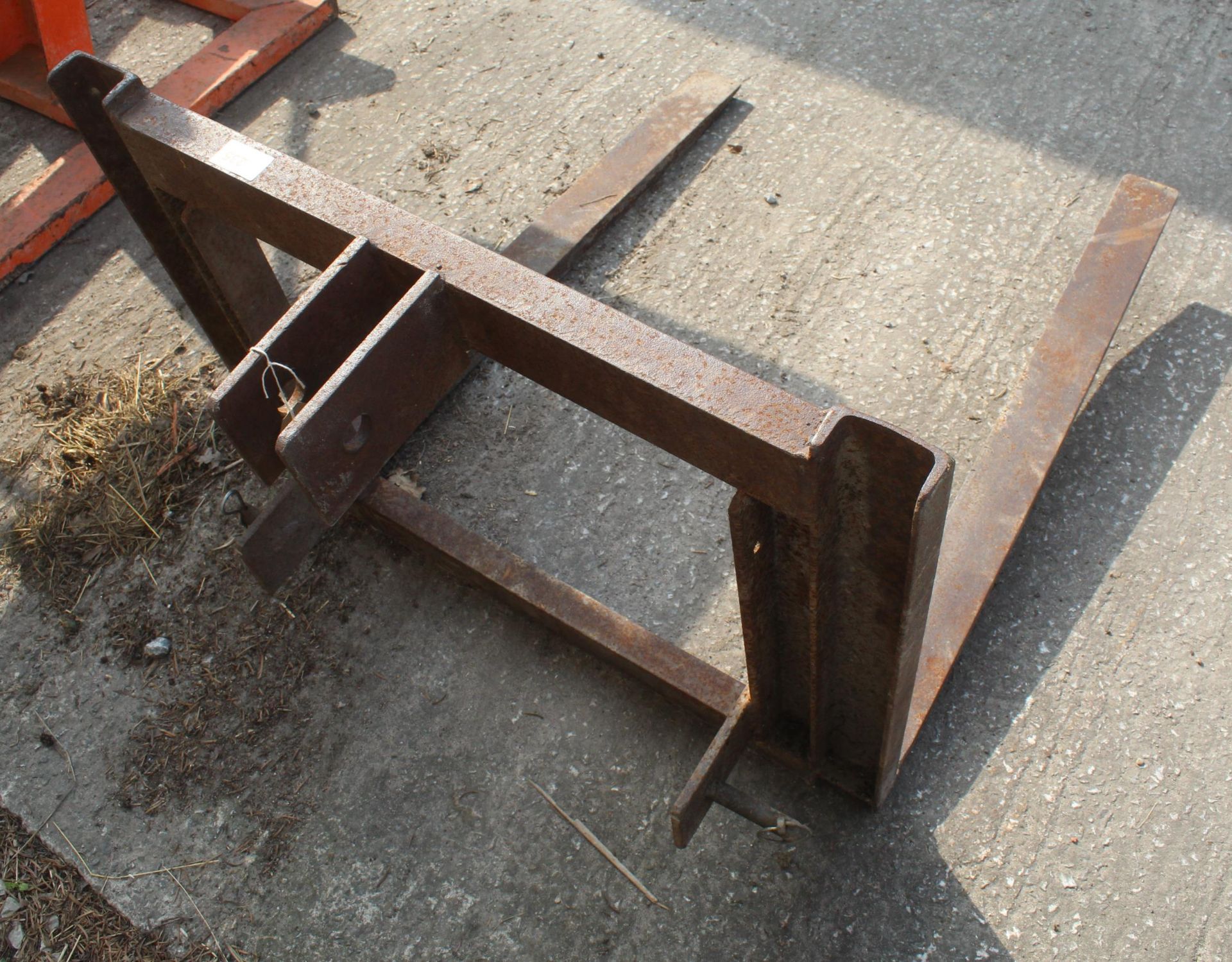 PALLET FORKS + VAT - Image 2 of 2