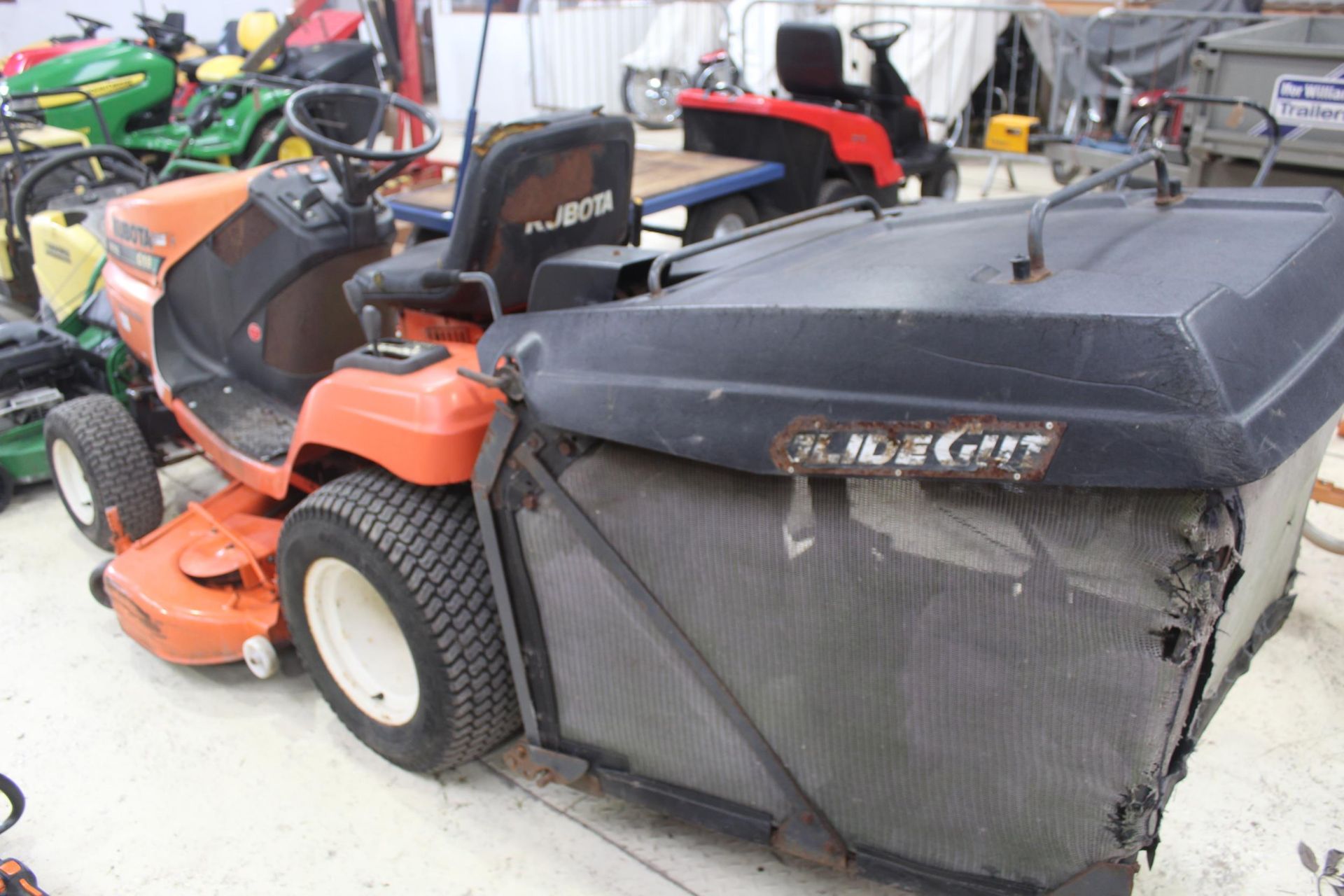 KUBOTA GLO DIESEL RIDE ON MOWER IN WORKING ORDER NO VAT - Image 2 of 5