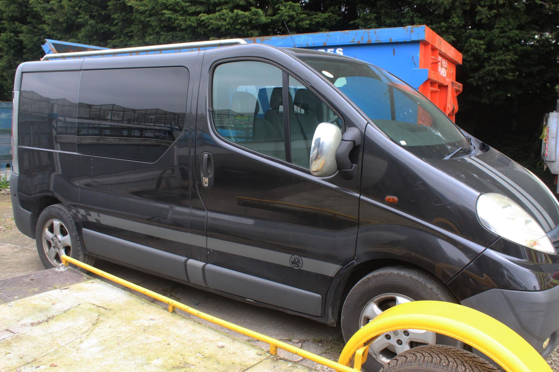 A BLACK 2007 VAUXHALL VIVARO VAN, WITH MANUAL TRANSMITION DIESEL ENGINE AND 171500 APPROXIMATE MILES - Image 3 of 3