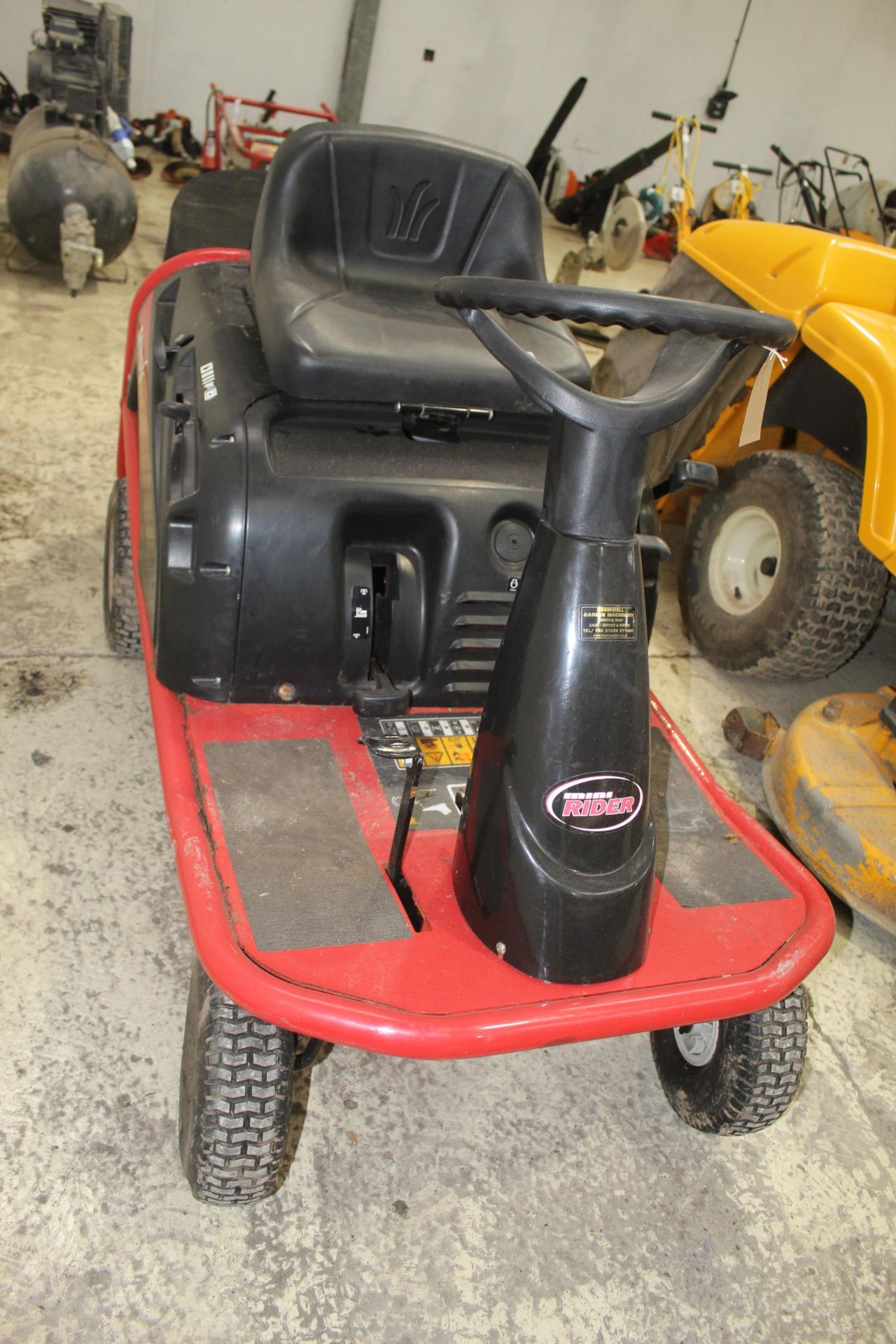 MTD RIDE ON MOWER IN GOOD WORKING ORDER (USED THIS SEASON) NO VAT KEY AND MANUAL IN OFFICE - Image 3 of 3