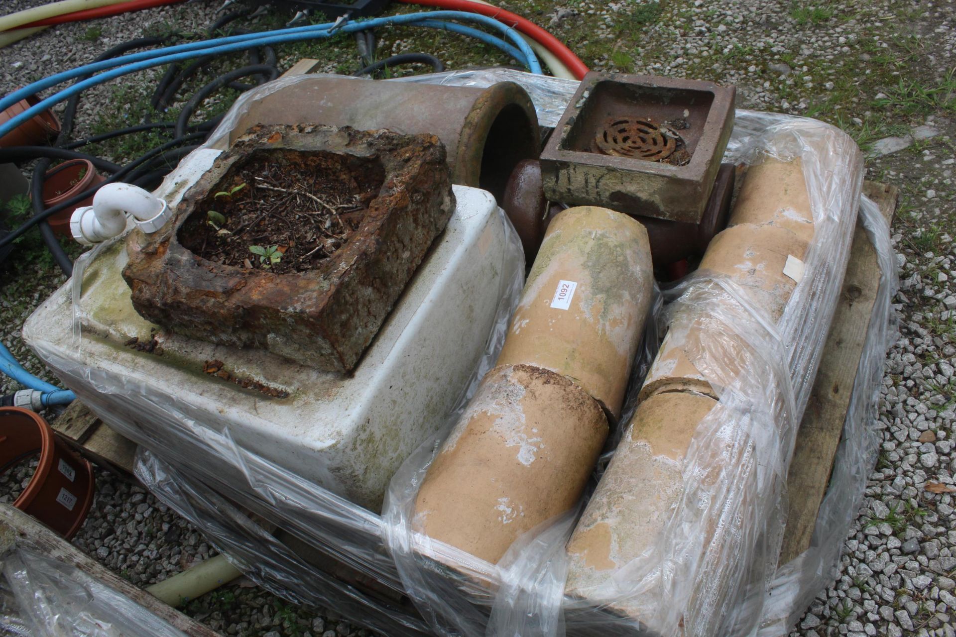 PALLET OF CLAY PIPES, SINK ETC. NO VAT - Image 2 of 2