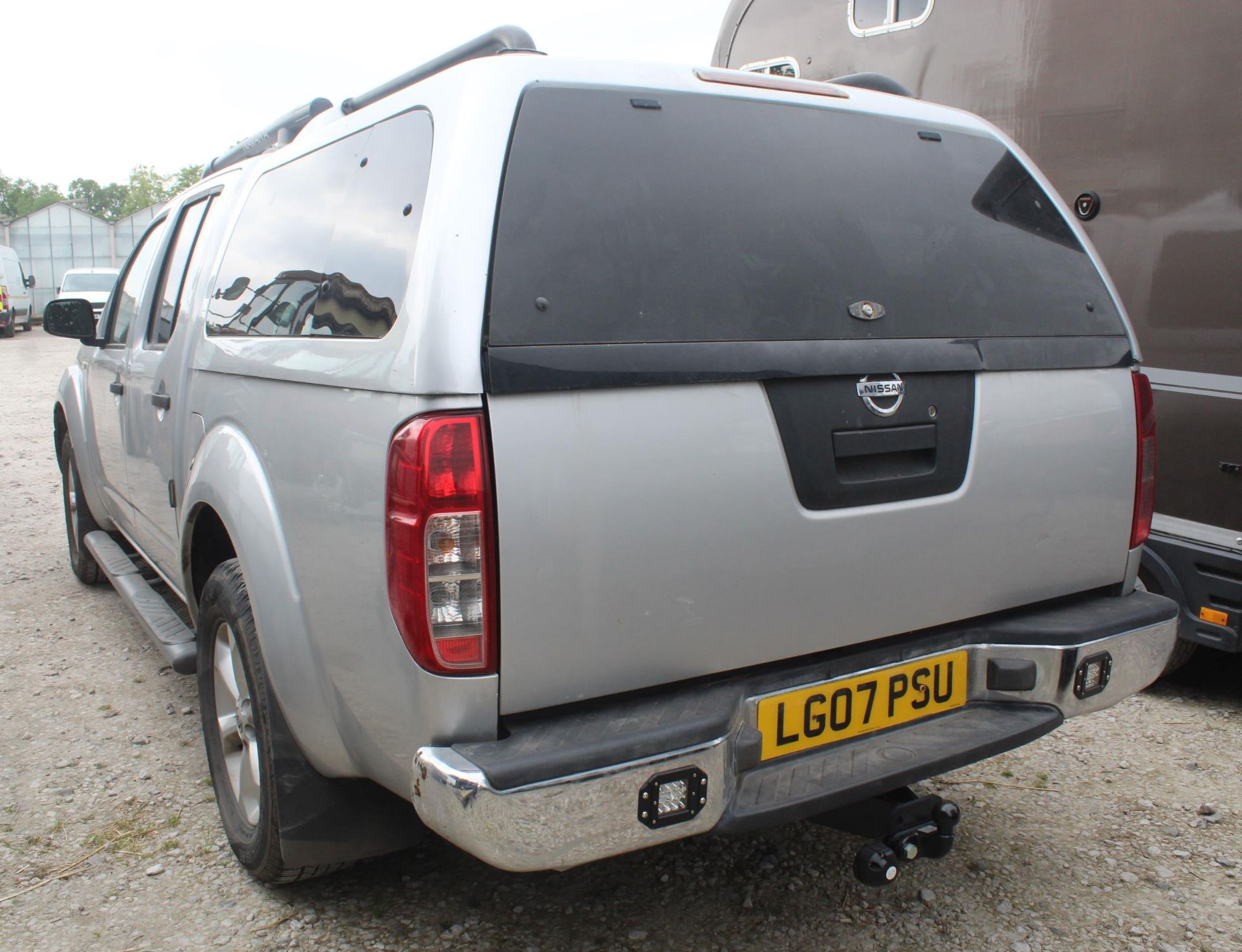 A SILVER 2007 NISSAN NAVARA AUTO MATIC PICKUP, WITH DIESEL ENGINE AND AUTOMATIC TRANSITION, - Image 3 of 3