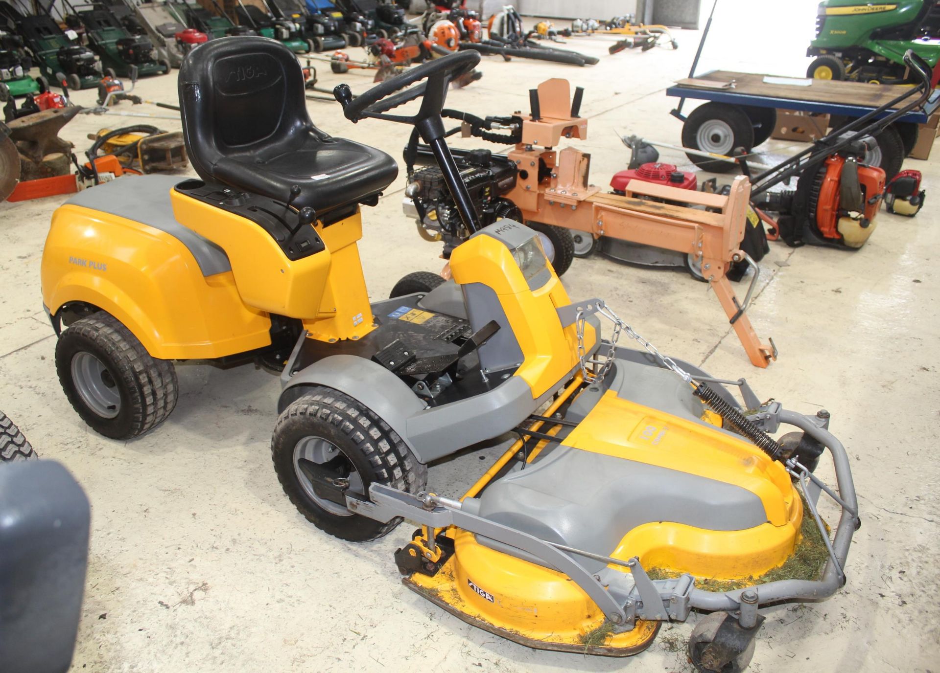 STIGA 520 PARK PLUS RIDE ON MOWER NO VAT