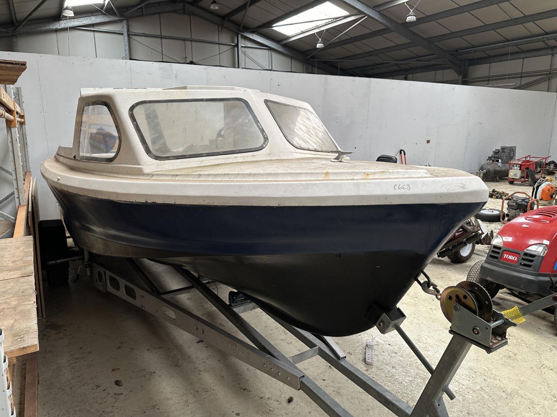 A SHETLAND 535 (MODIFIED)FISHING BOAT WITH EVINRUDE 35 OUTBOARD MOTOR & MERCONTROL WITH A NEW - Image 10 of 11