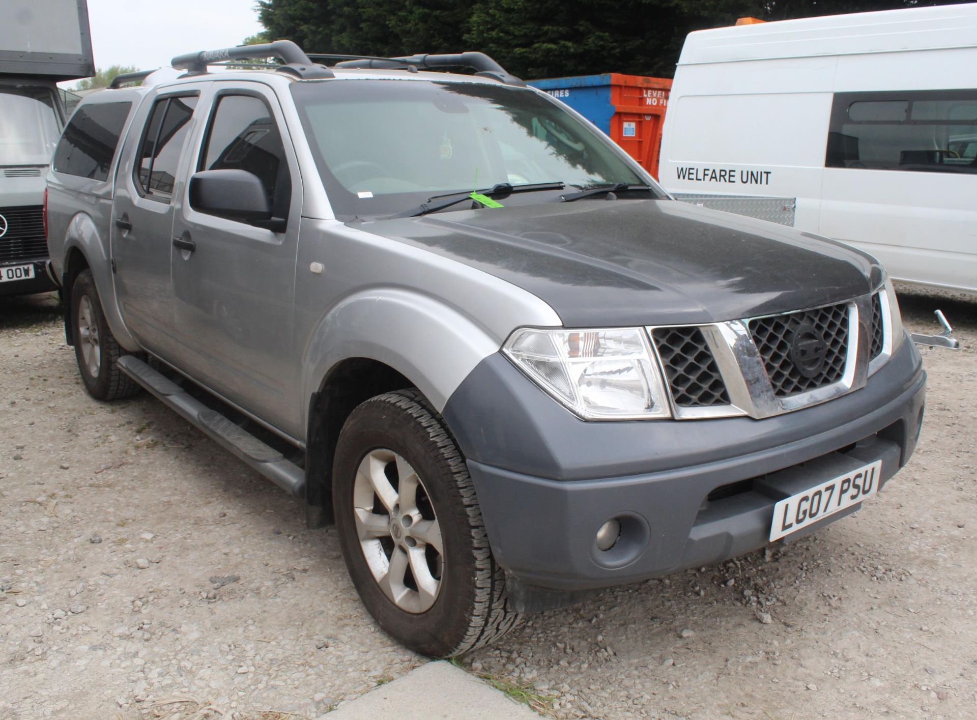 A SILVER 2007 NISSAN NAVARA AUTO MATIC PICKUP, WITH DIESEL ENGINE AND AUTOMATIC TRANSITION,