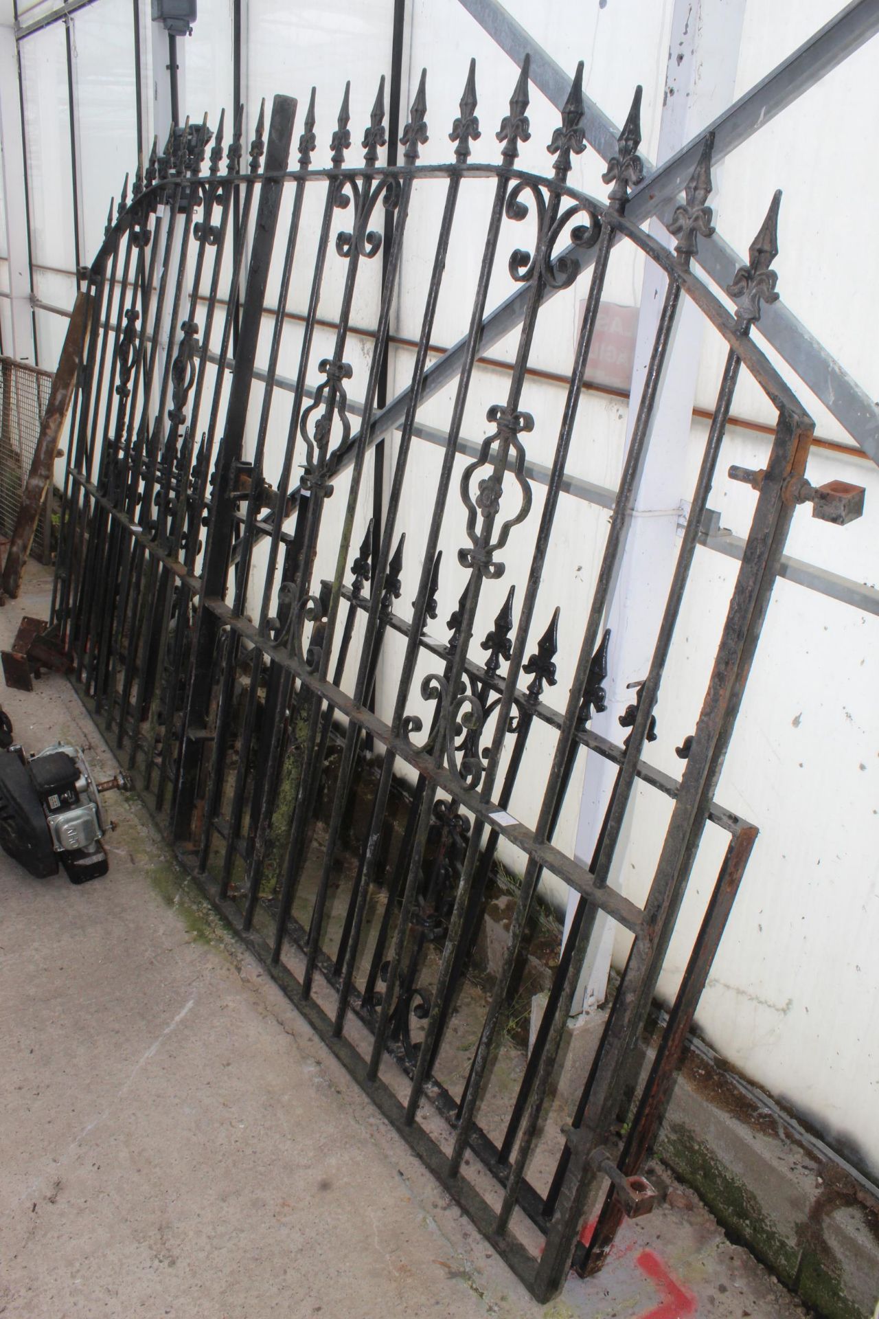 FULL SET OF BLACK IRON GARDEN GATES 5 FT WIDE AND 6 FT HIGH NO VAT