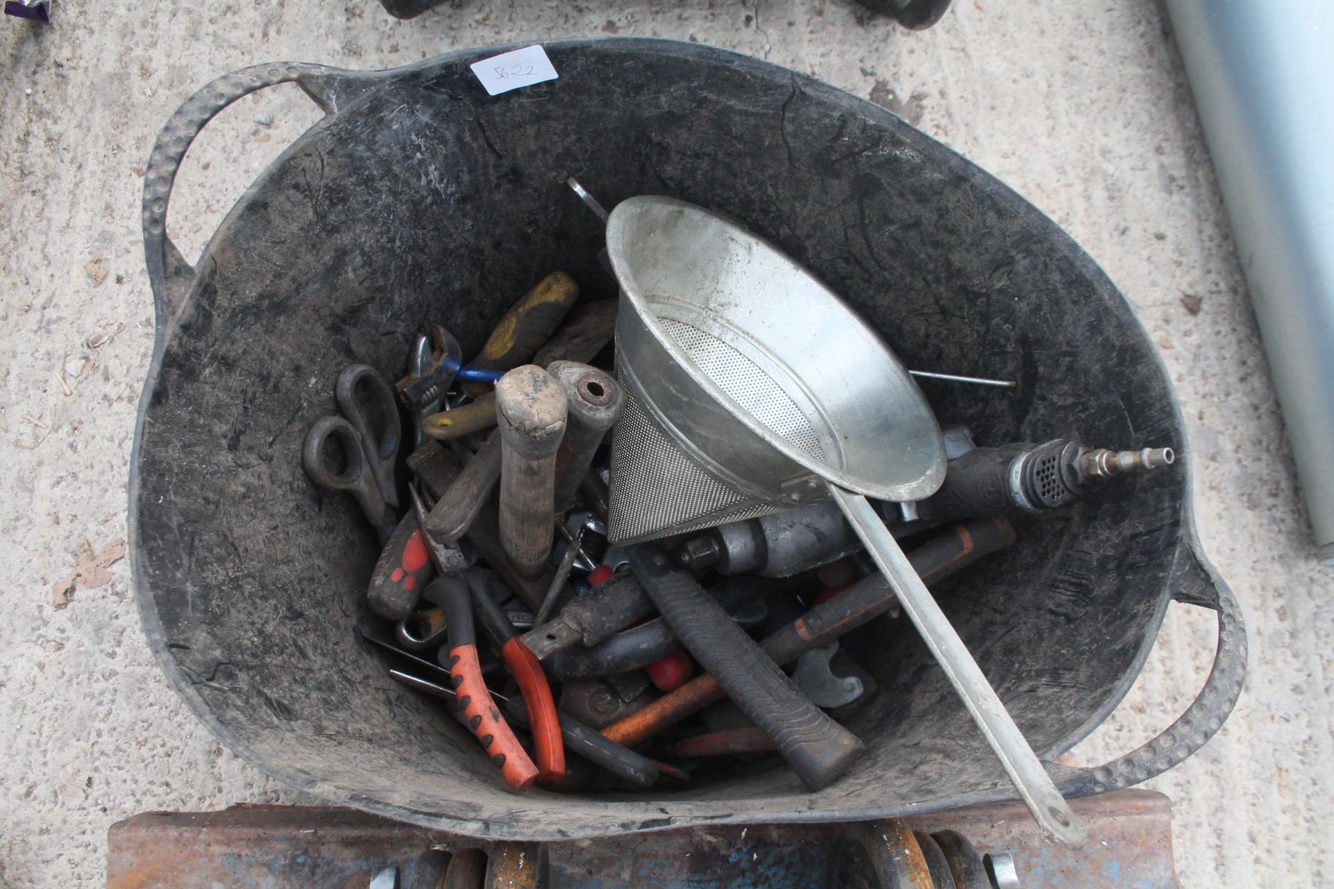 TOOL BOX AND TUB OF TOOLS NO VAT - Image 5 of 6