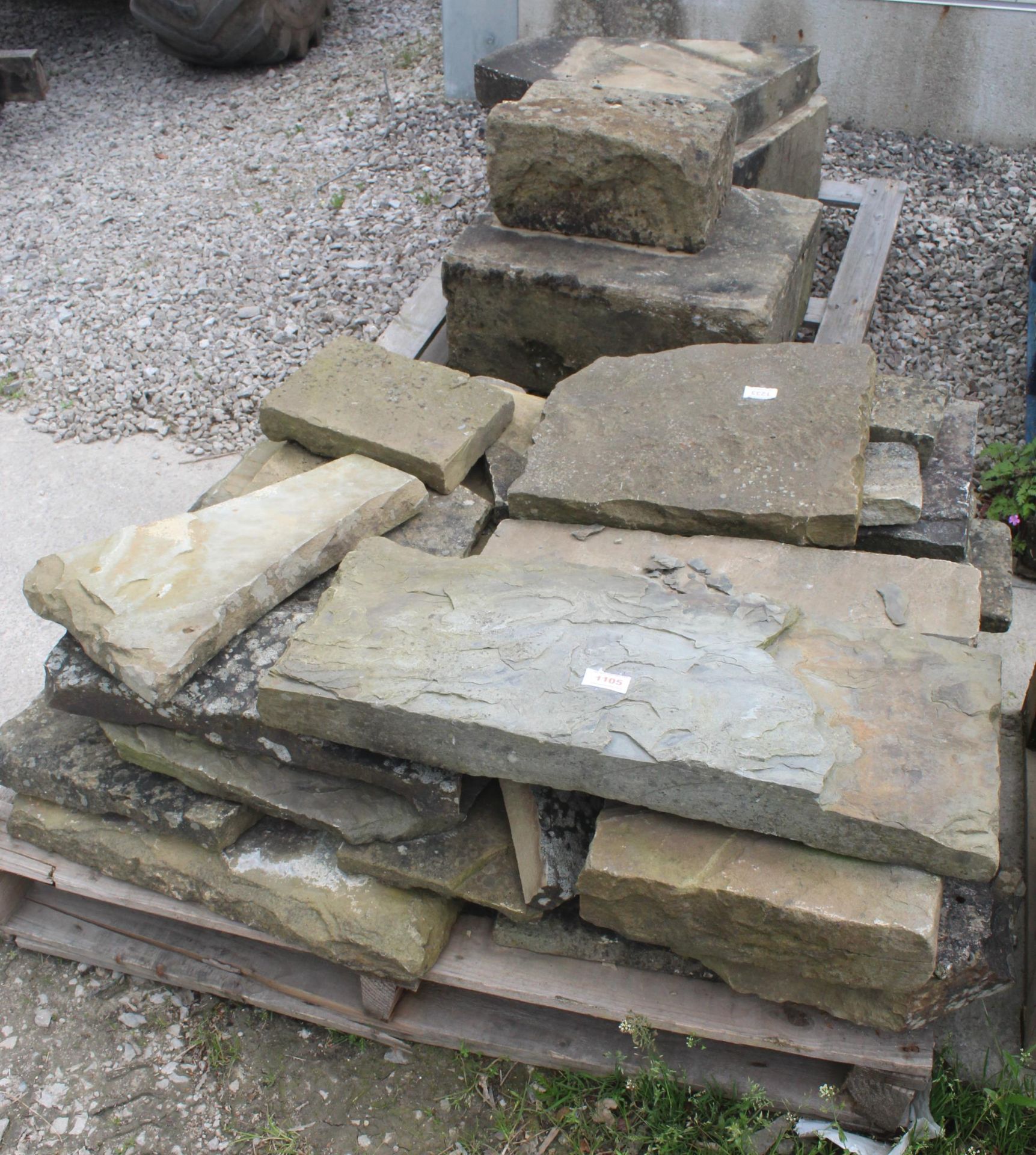 PALLET BOX OF YORK AND SAND STONE NO VAT - Image 2 of 2