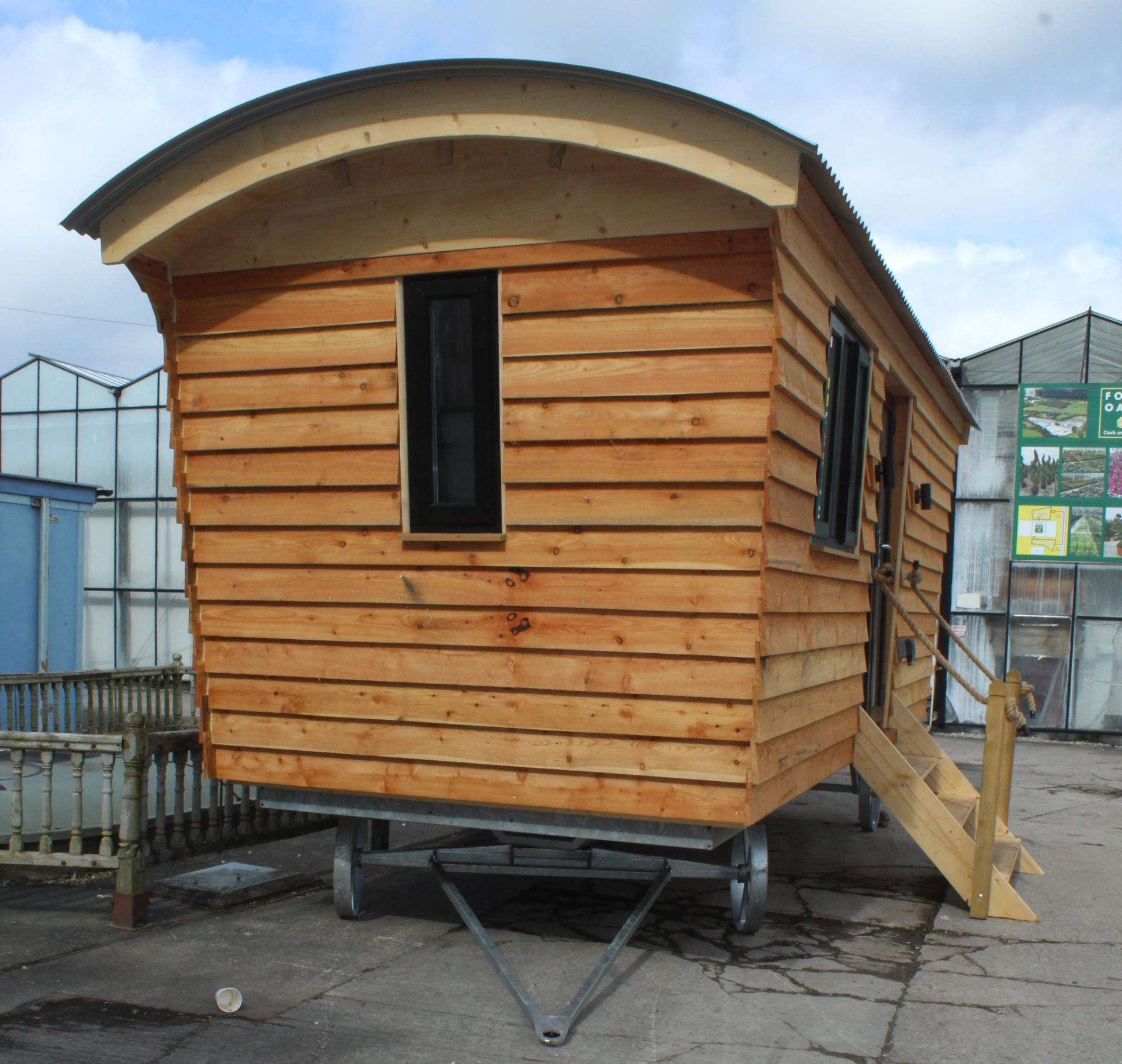 A SHEPHERDS HUT - LUXURIOUS NEW HAND CRAFTED, FULLY FINISHED BUILT FOR ALL YEAR ROUND USE HEAVILY - Image 3 of 9