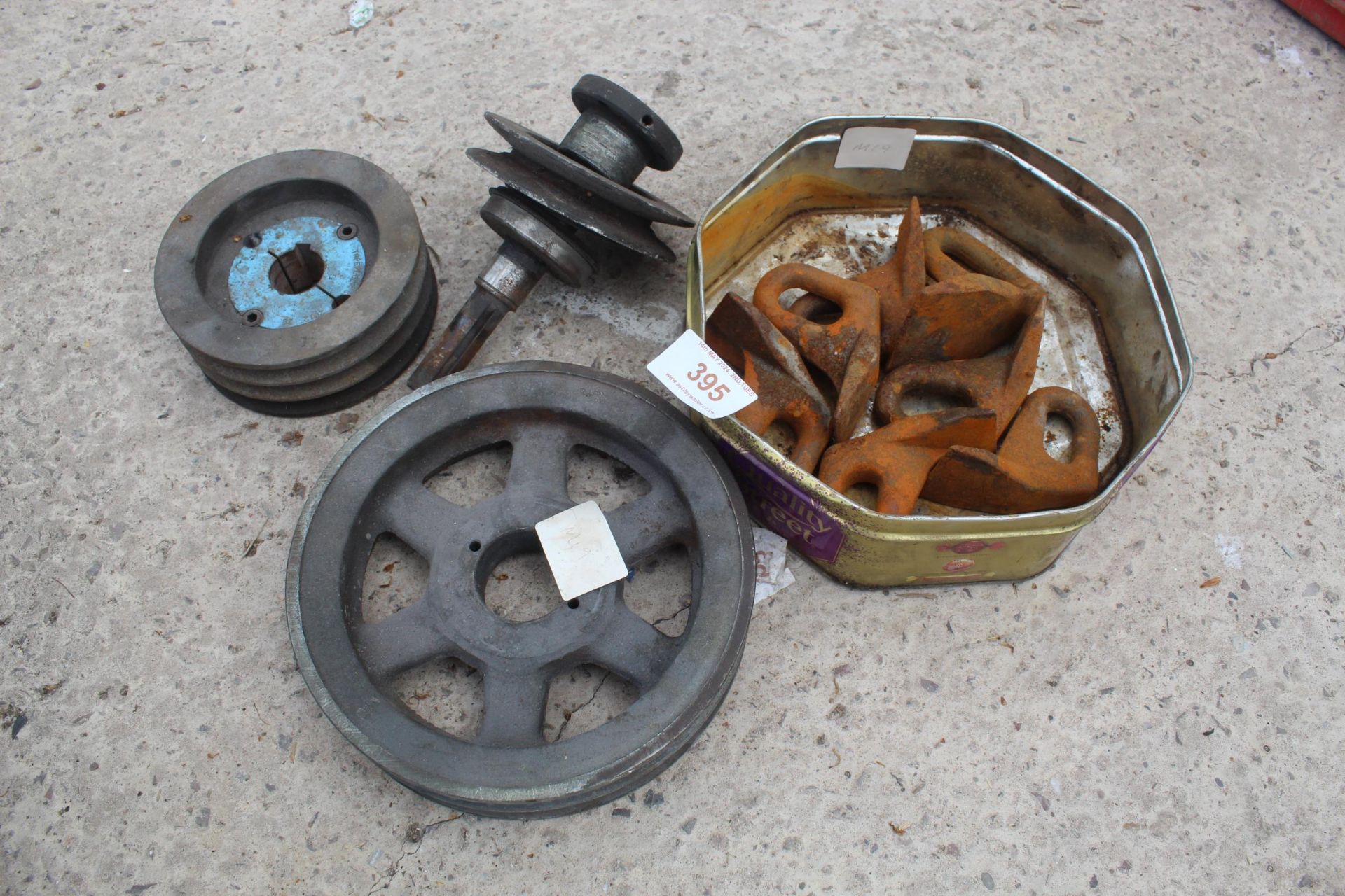 TIN OF FLAIL TEETH AND 3 PULLEYS NO VAT