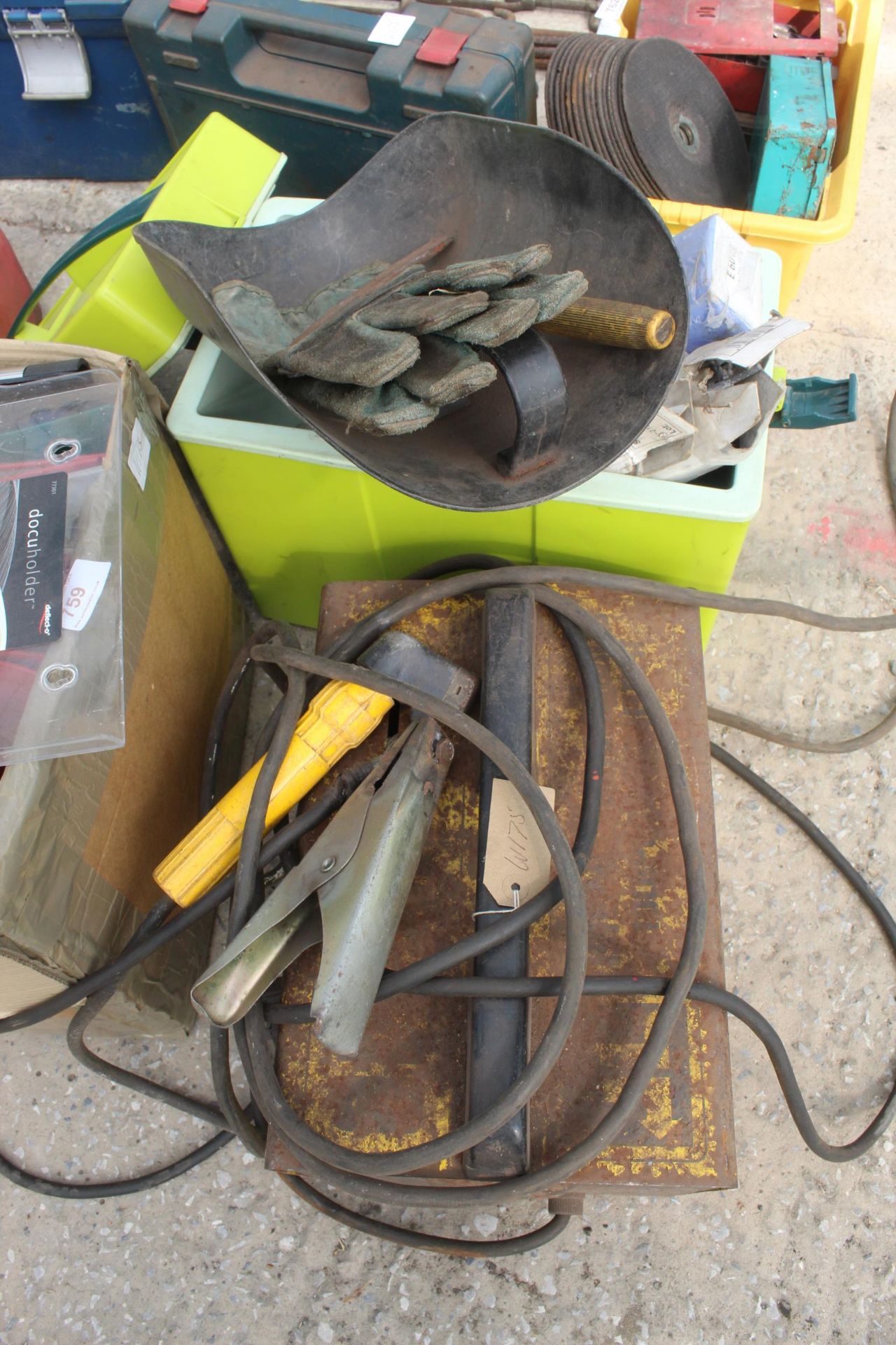 PORTABLE STICK WELDER WITH RODS AND BOX OF FOLDERS NO VAT - Image 4 of 4