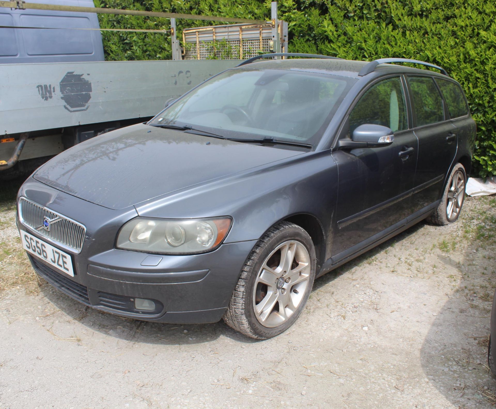 VOLVO V50 1.8 SG56JZE MANUAL PETROL APPROX 105000 MILES 12 MONTHS MOT NEW TYRES ON / WHEEL - Image 2 of 2