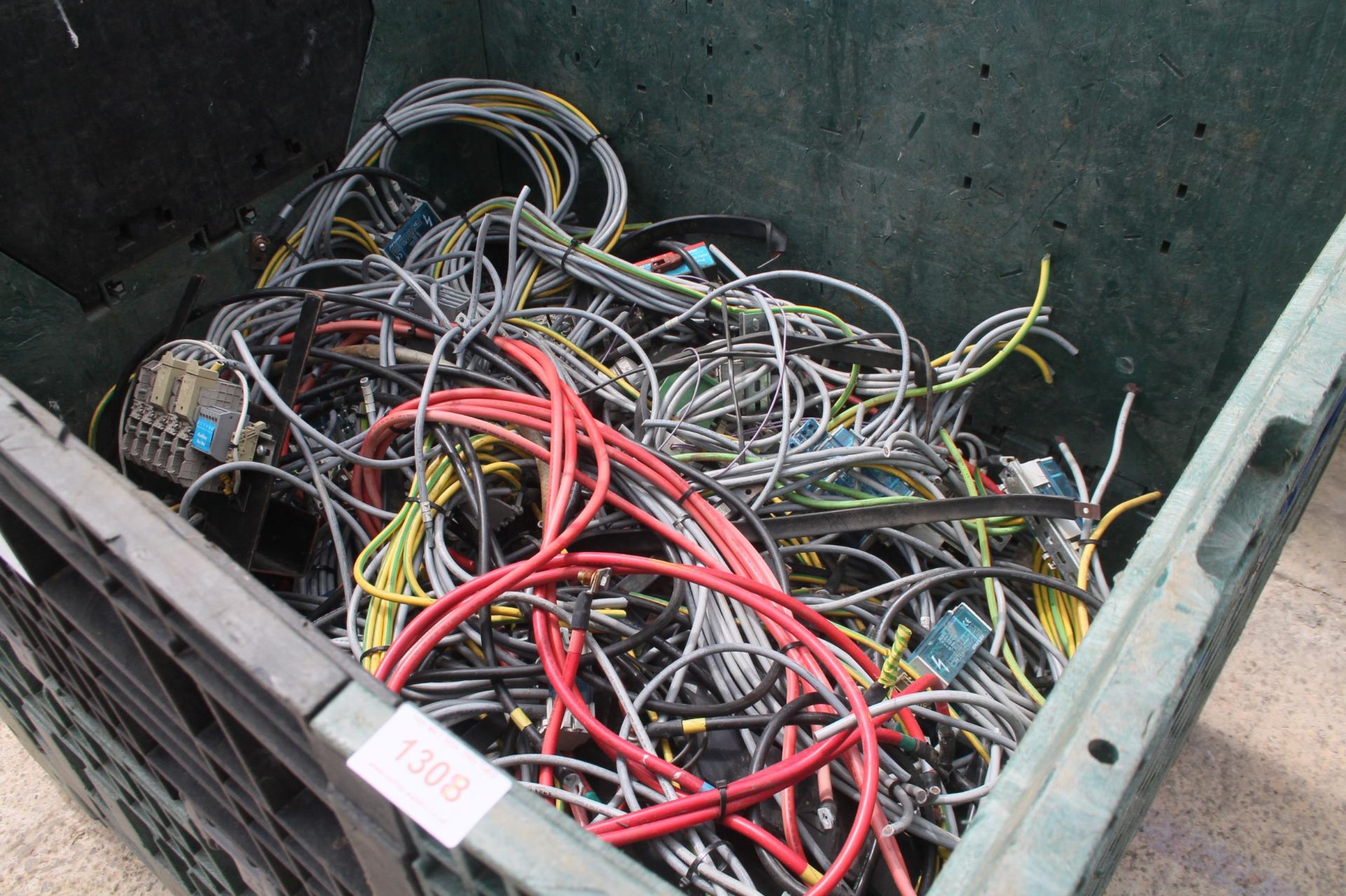 LARGE QUANTITY OF COPPER CABLE, FLEXIBLE BUSBARS, BRASS SWITCH GEAR. APPROX 150 kg (content weight