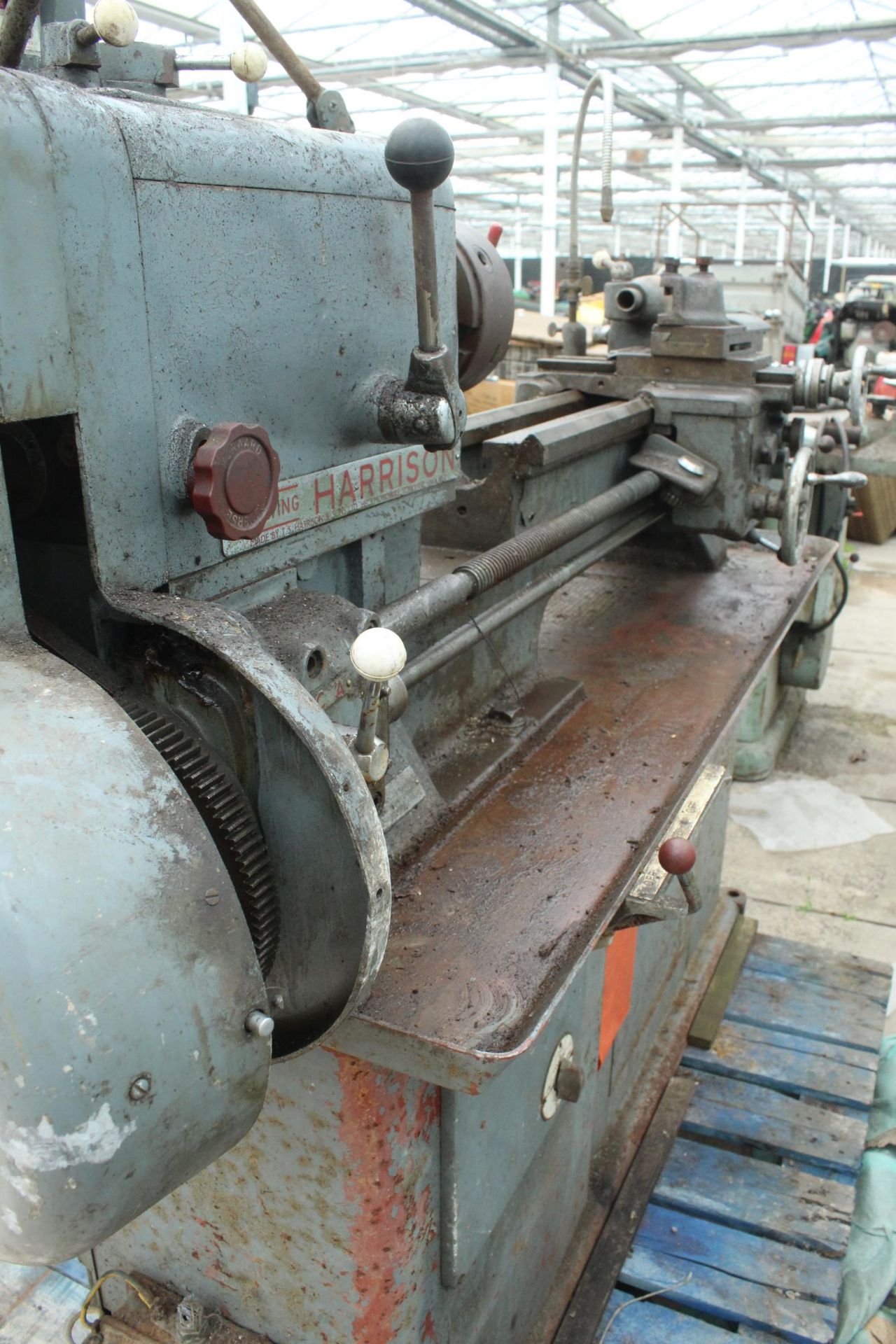 HARRISON 9" SWING LATHE IN WORKING ORDER NO VAT - Image 4 of 5