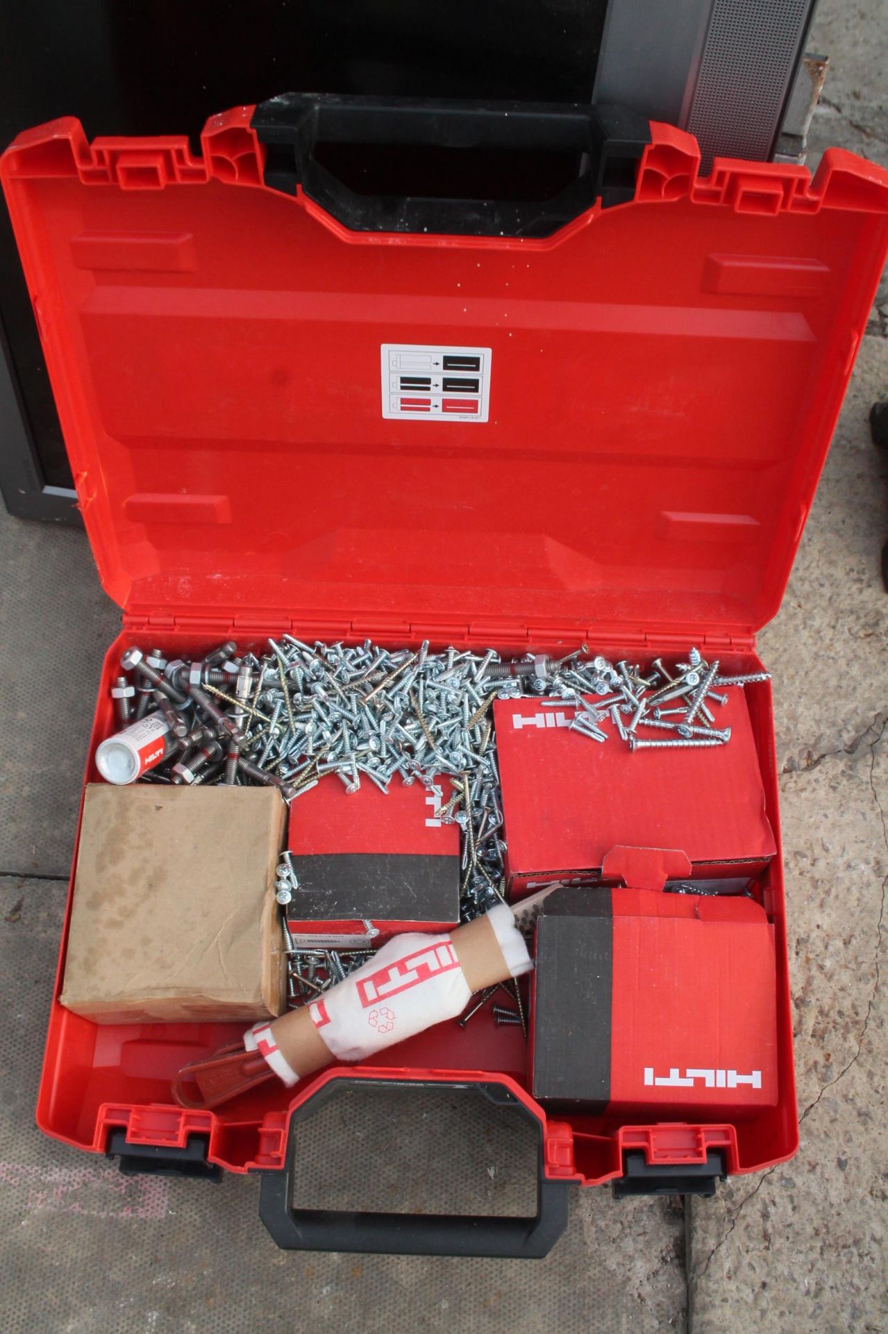 HILTI BOX WITH SCREWS NO VAT