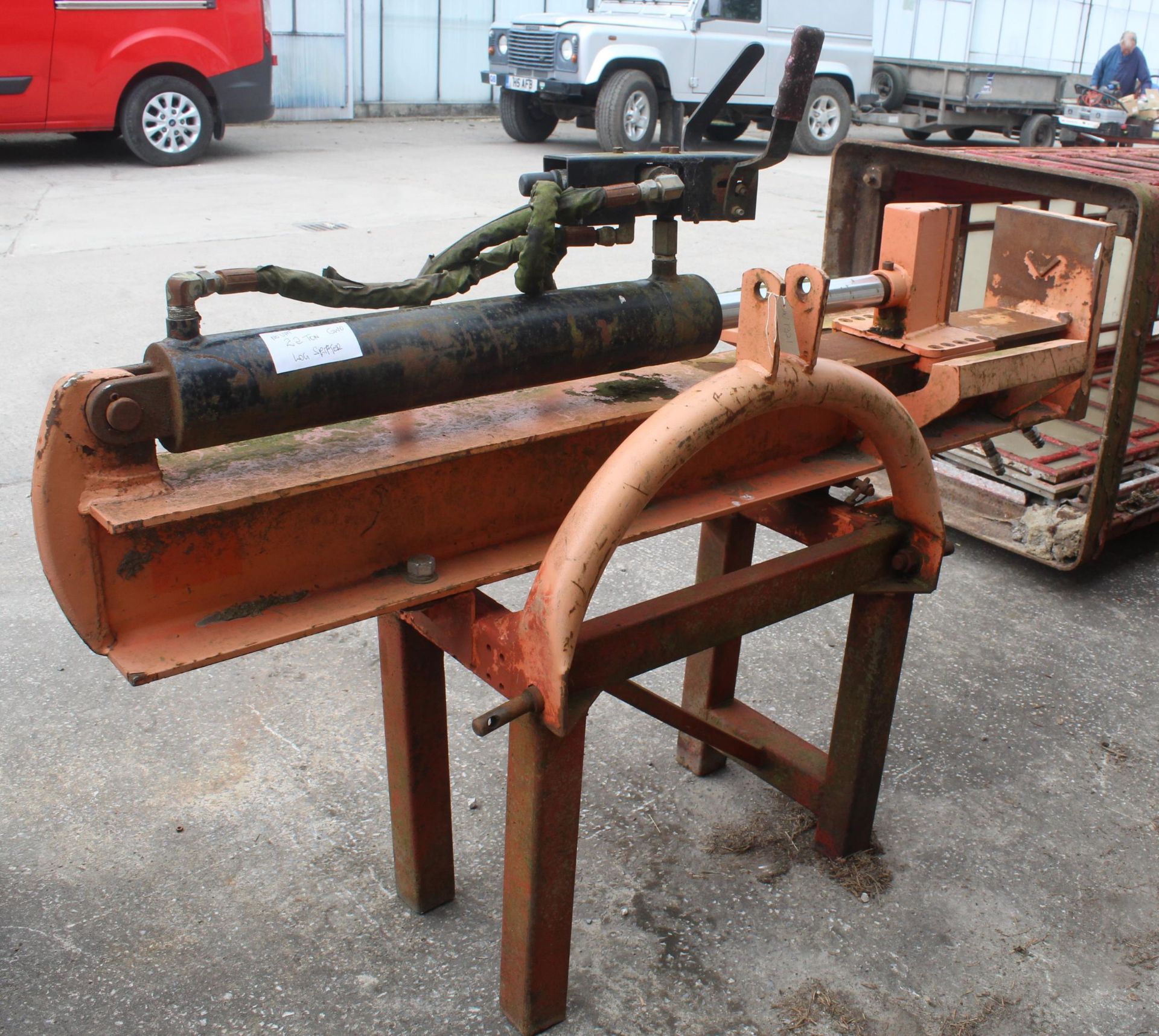 LOG SPLITTER 22 TON IN WORKING ORDER NO VAT - Image 4 of 4