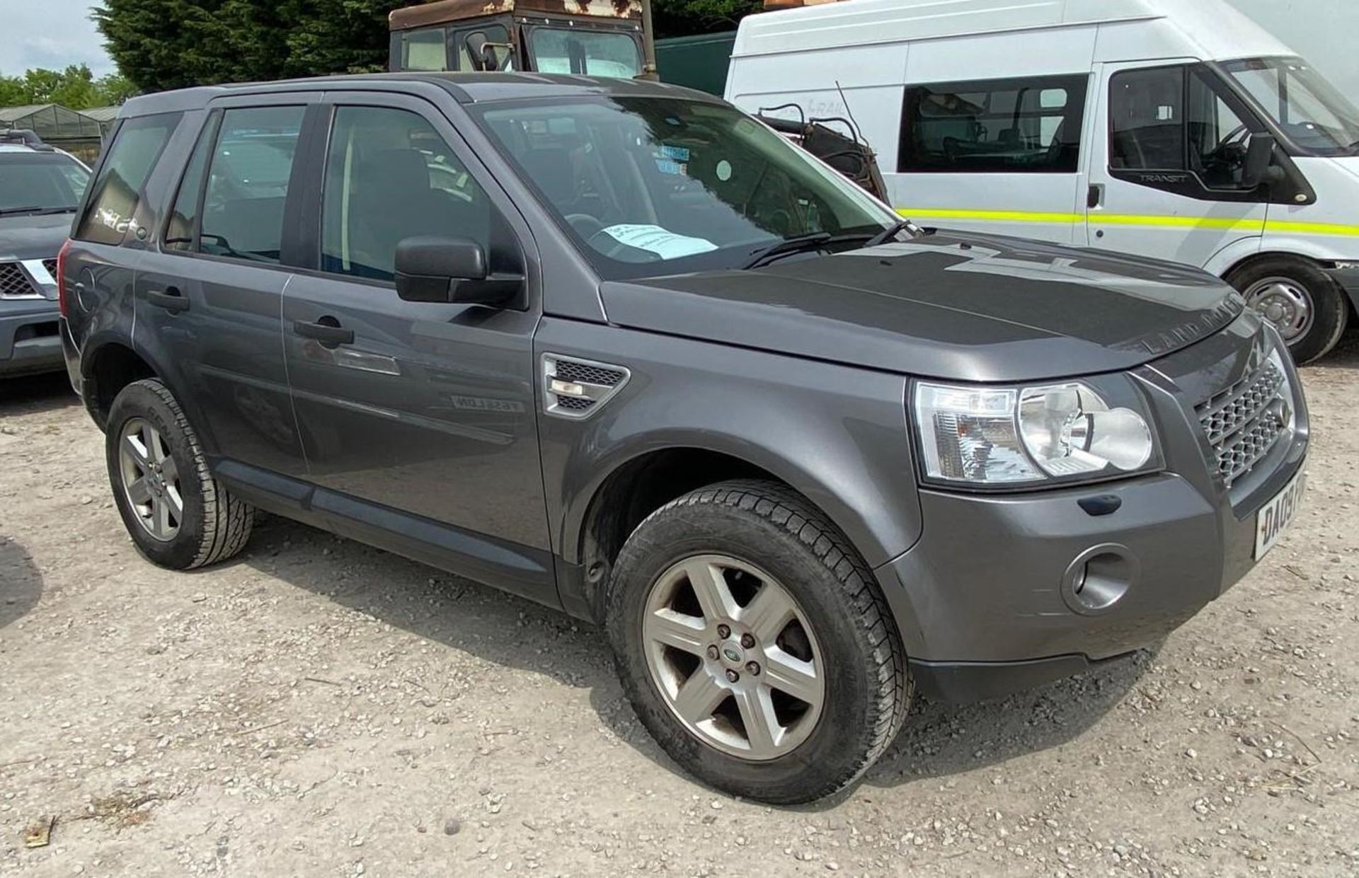 LAND ROVER FREELANDER 2 DA09FUO APPROX 110000 MILES MOT JAN 2025 THE VENDOR STATES IF THE CENTRAL - Image 2 of 3