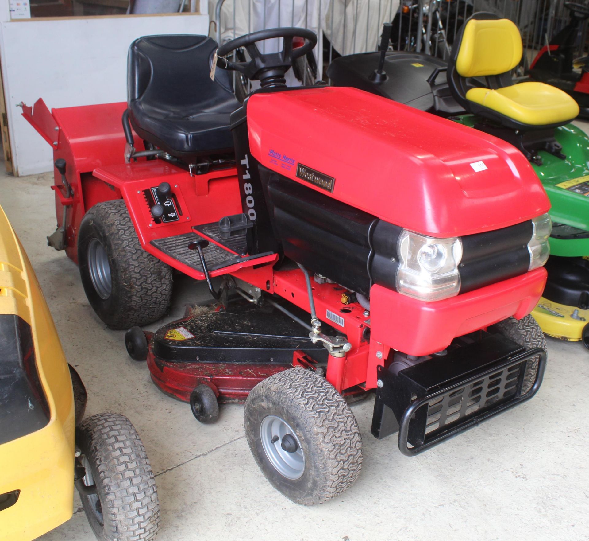 WESTWOOD T1800 2 CYLINDER RIDE ON MOWER + VAT - Bild 4 aus 4