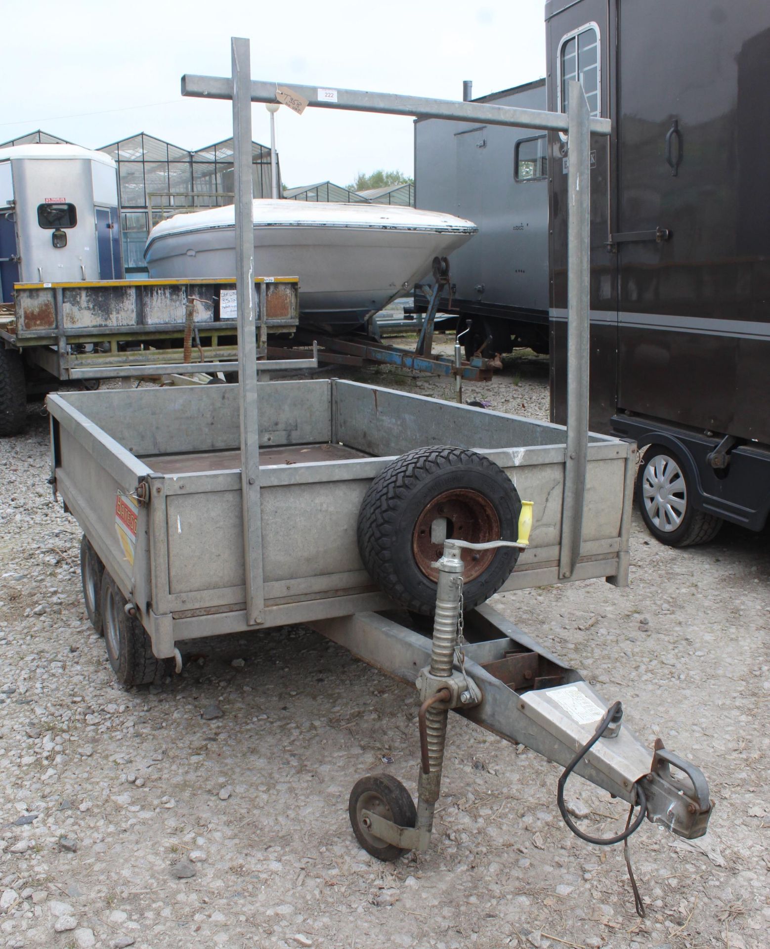 BATESON TRAILER TWIN AXLE WITH LADDER RACKS NO VAT - Image 2 of 4