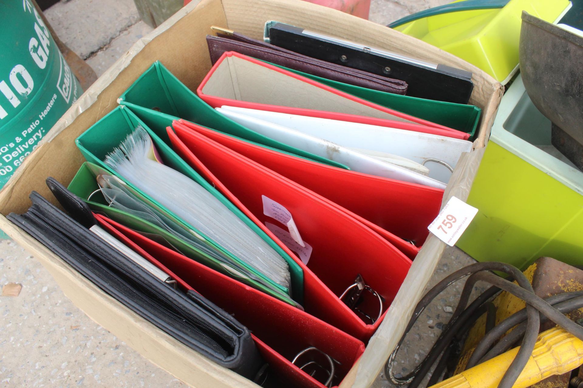 PORTABLE STICK WELDER WITH RODS AND BOX OF FOLDERS NO VAT - Image 2 of 4