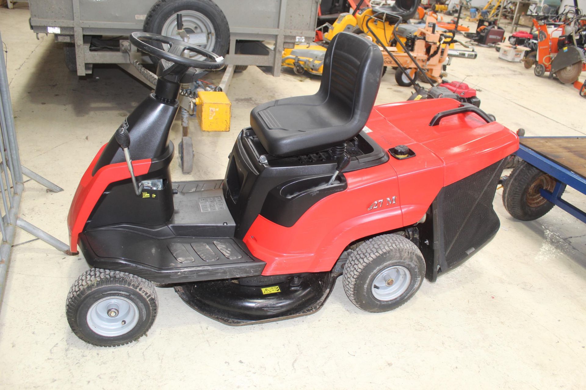 MOUNTFIELD 827 RIDE ON MOWER NO VAT - Image 2 of 3