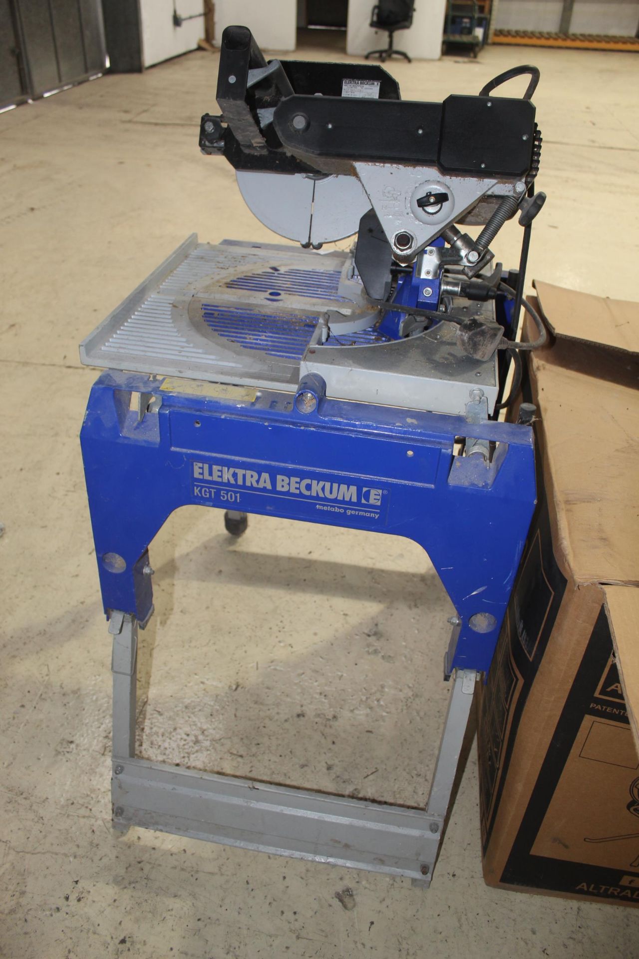 BLUE CHOP SAW IN WORKING ORDER NO VAT - Image 2 of 4