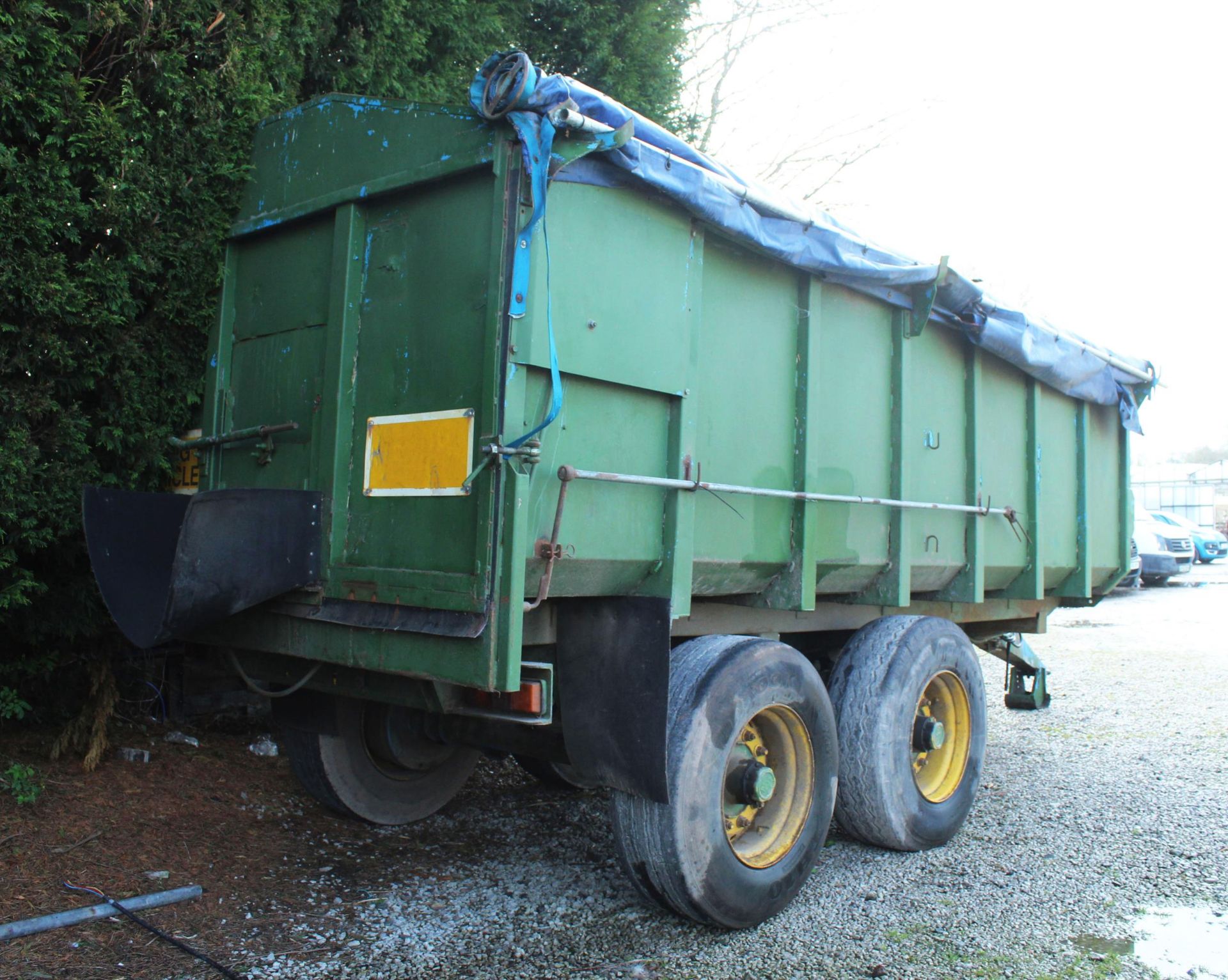 COLLINSON 13 TONNE GRAIN TRAILER HYDRAULIC BACK DOOR ROLL OVER SHEET IN GOOD WORKING ORDER SURPLUS - Image 3 of 4