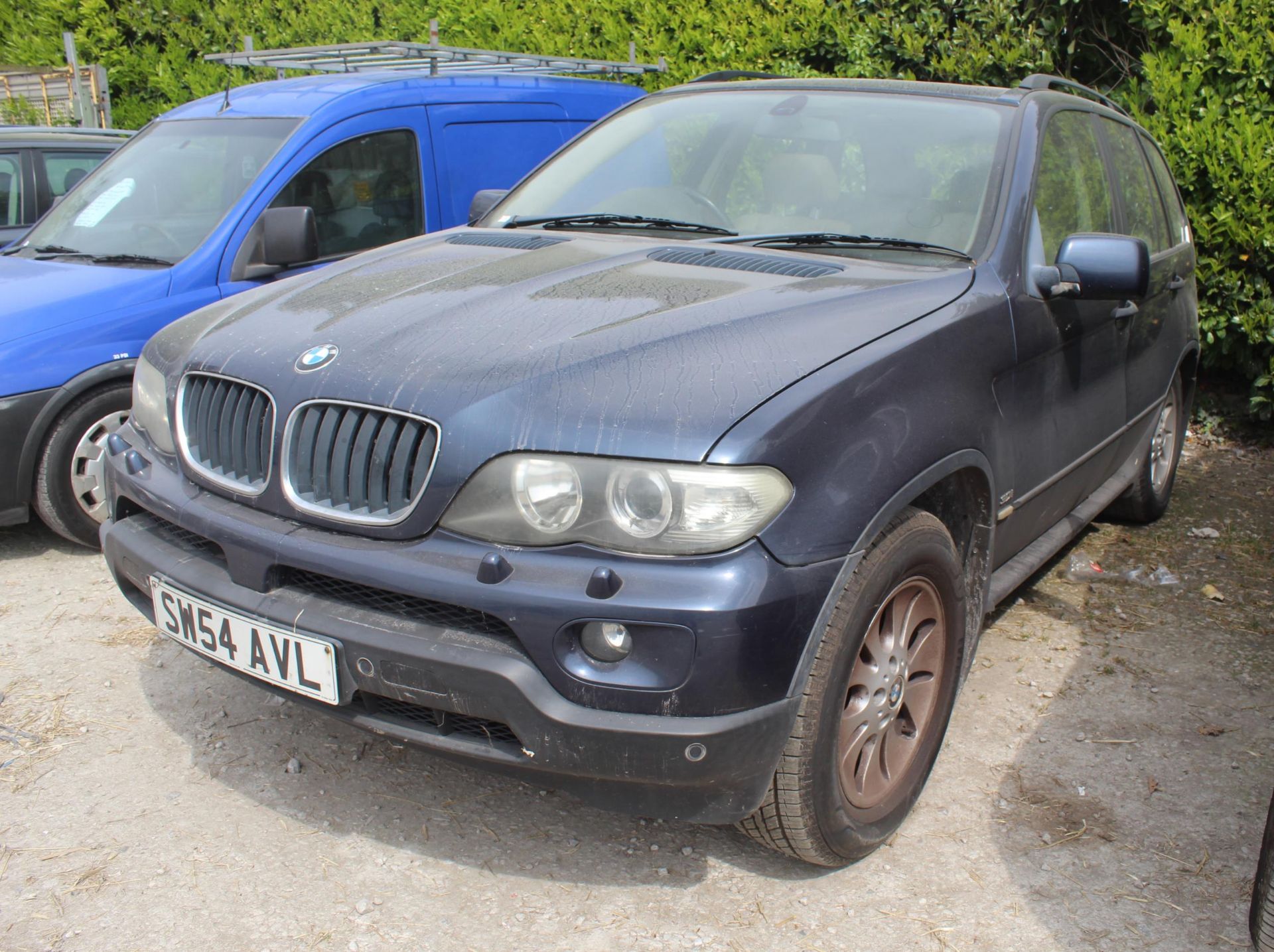 A BLUE 2004 BMW X5 AUTOMATIC, PETROL AND LPG CONVERSION, MOT EXPIRES ON 01/12/2024, REGISTRATION - Image 2 of 3