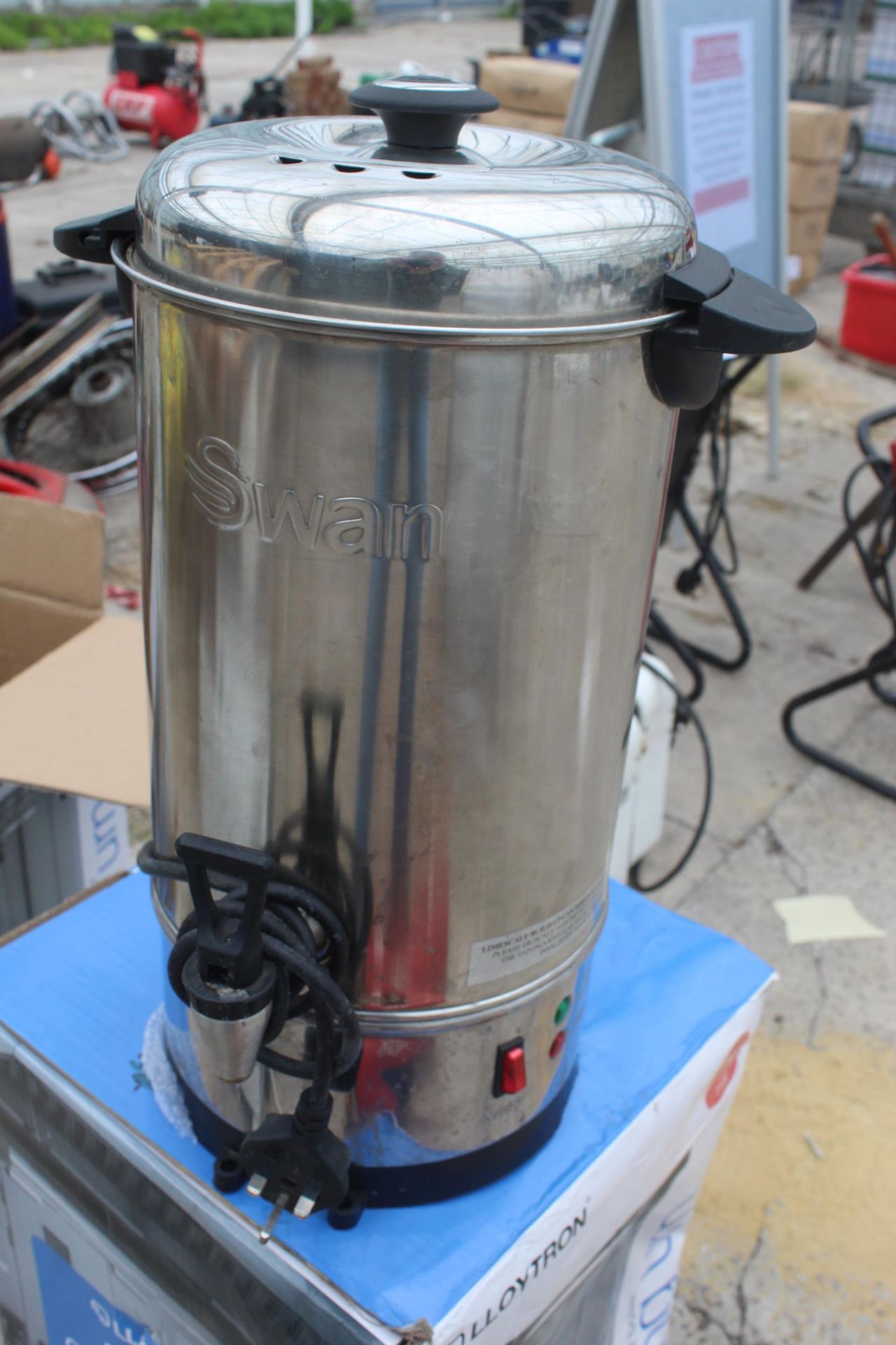 10 LTR CATERING URN IN WORKING ORDER NO VAT