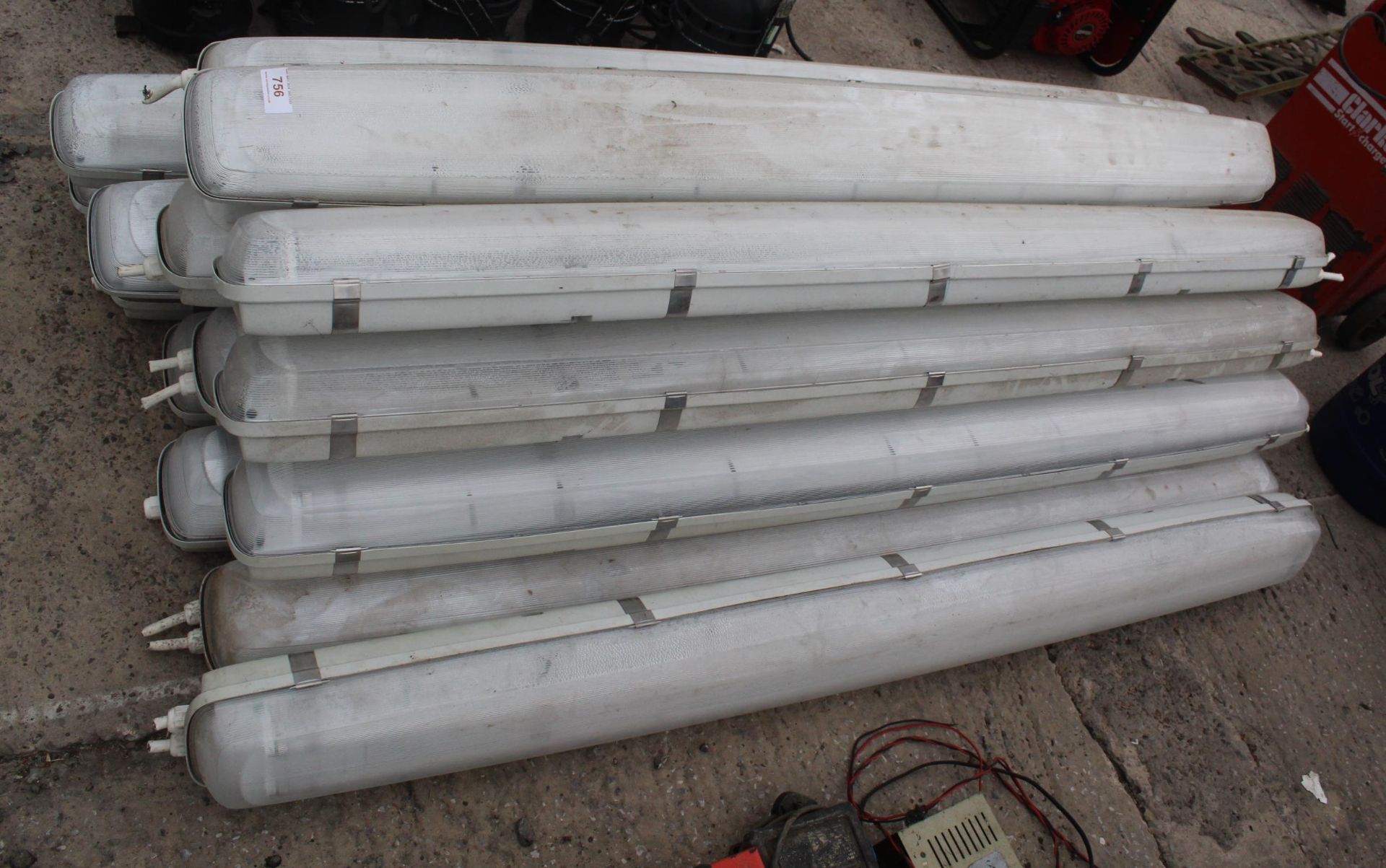 15 FLUORESCENT WEATHERPROOF LIGHTS IN WORKING ORDER + VAT - Image 2 of 2