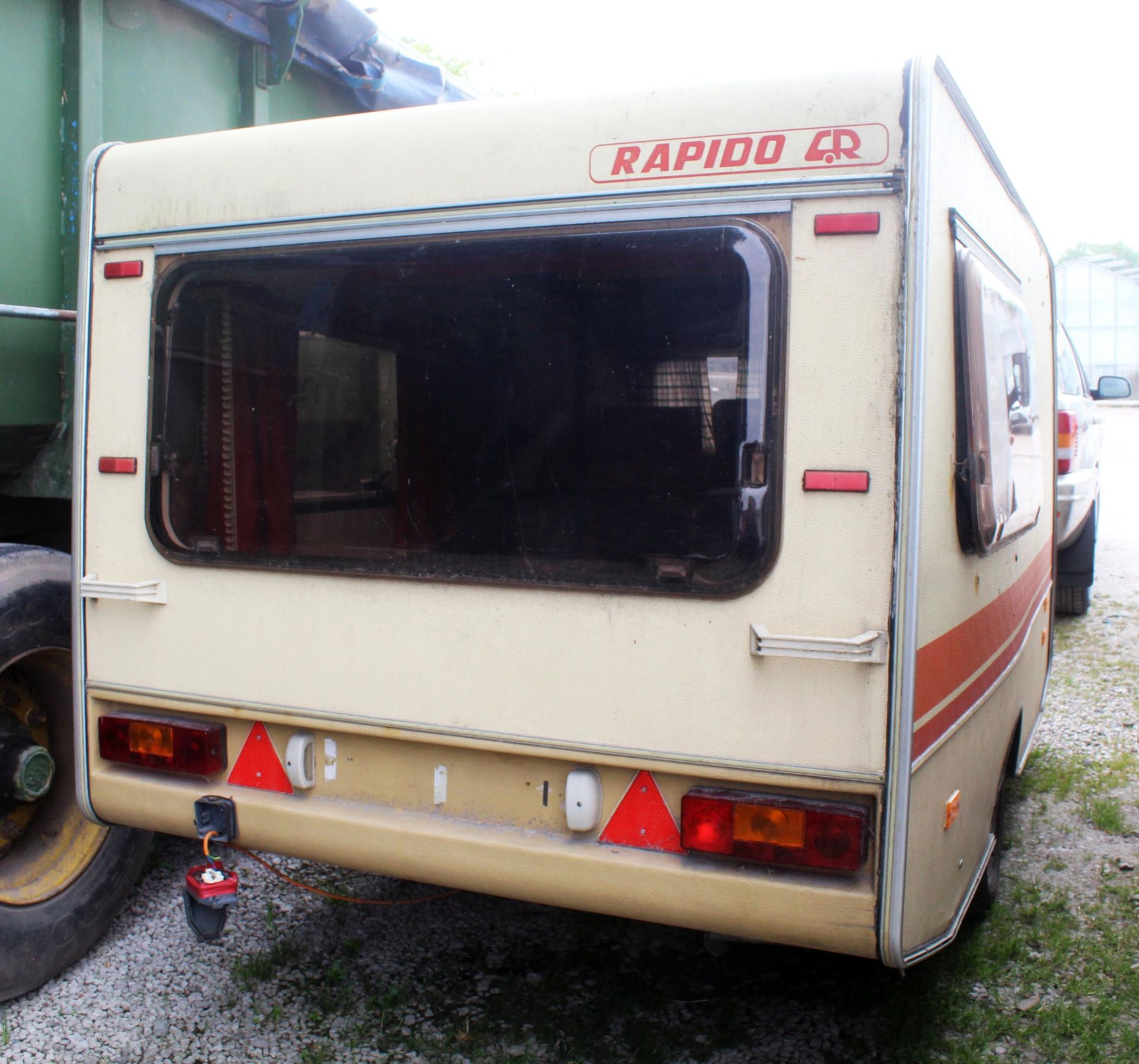 RAPIDO CLUD 24 CARAVAN APPROX YEAR 1990 A COLLECTORS CARAVAN IN NEED OF RESTORATION THE WOODEN FLOOR - Image 2 of 2