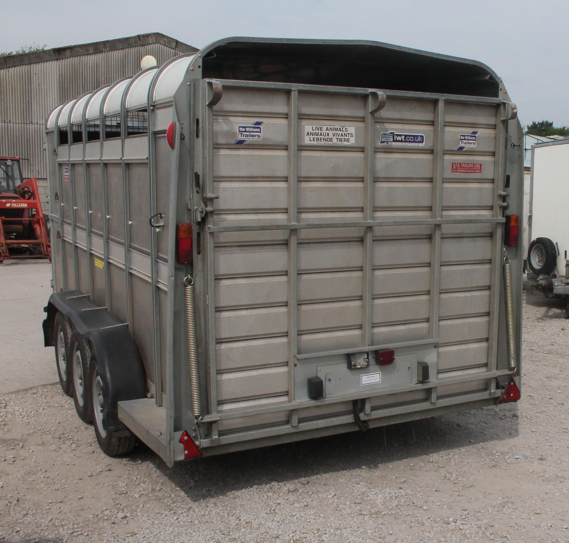 2021 IFOR WILLIAMS TA510 14' TRI AXLE STOCK TRAILER WITH FOLD DOWN FRONT KEYS IN THE OFFICE + VAT - Image 3 of 5