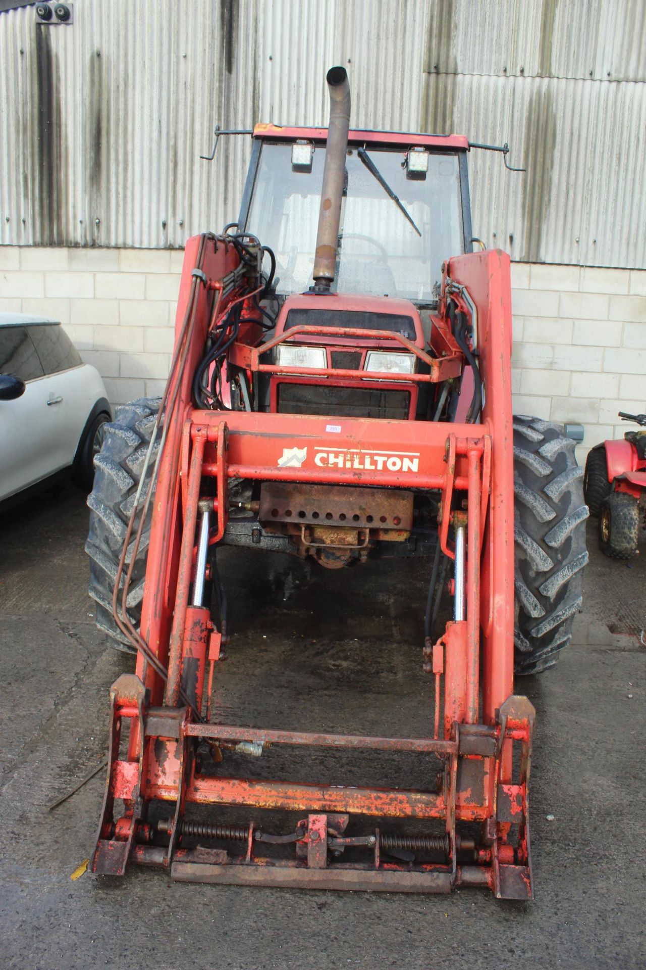 CASE INTERNATIONAL 4230 TRACTOR WITH CHILTERN MX40.85 LOADER IN WORKING ORDER WITH LOG BOOK NO VAT - Image 3 of 7