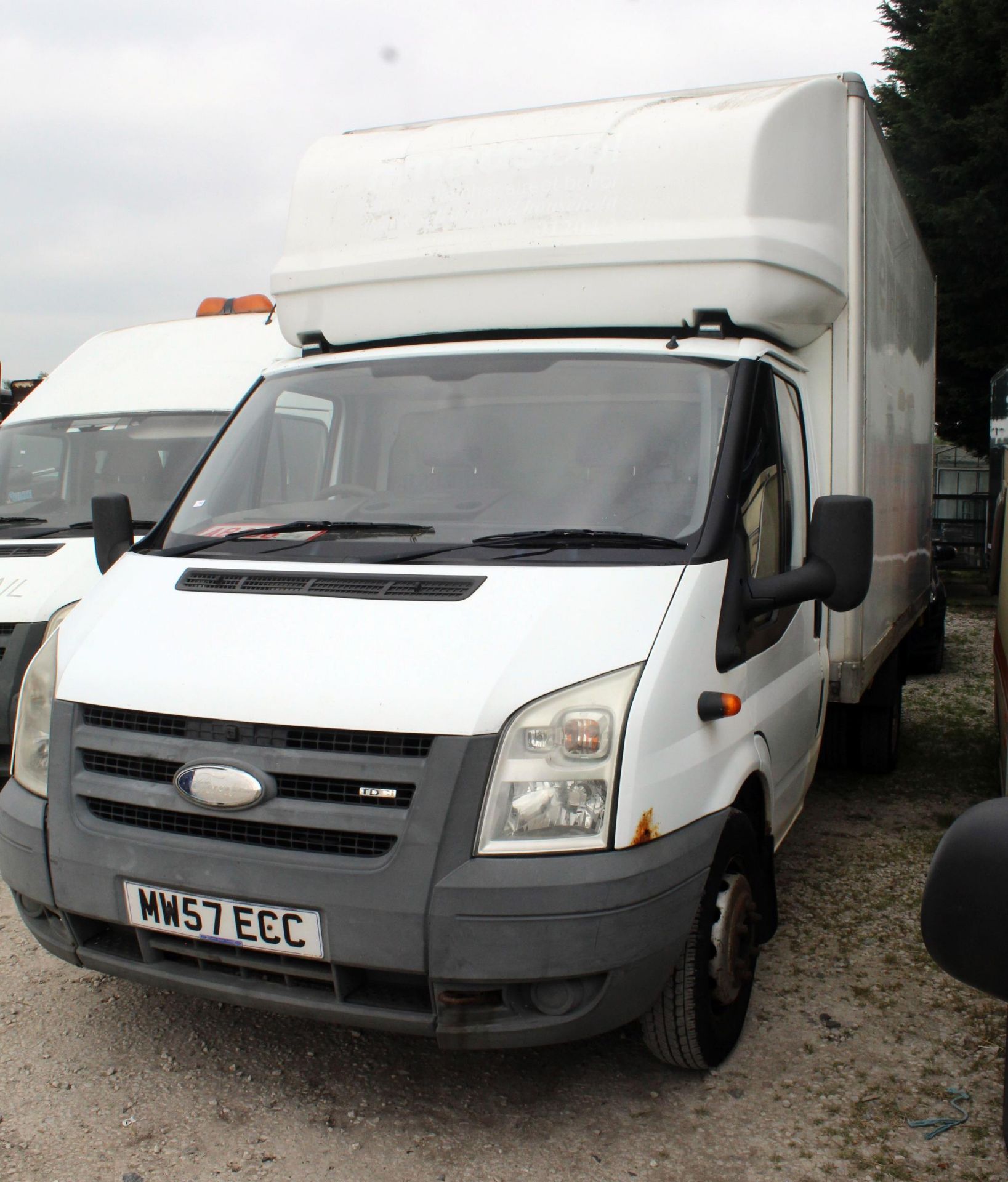 A 2008 WHITE FORD LUTON VAN WITH TAIL LIFT, REGISTRATION NUMBER MW57ECC, DIESEL ENGINE AND 129000 - Image 2 of 3