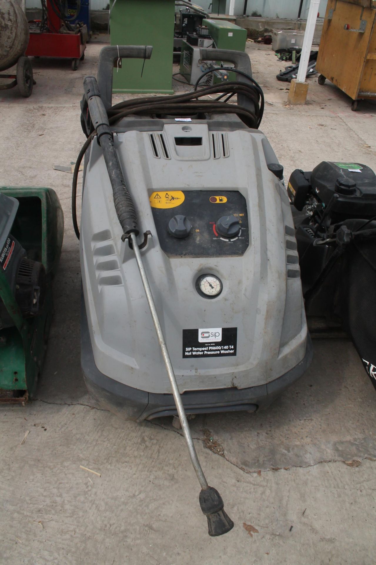 HOT WATER PRESSURE WASHER + VAT