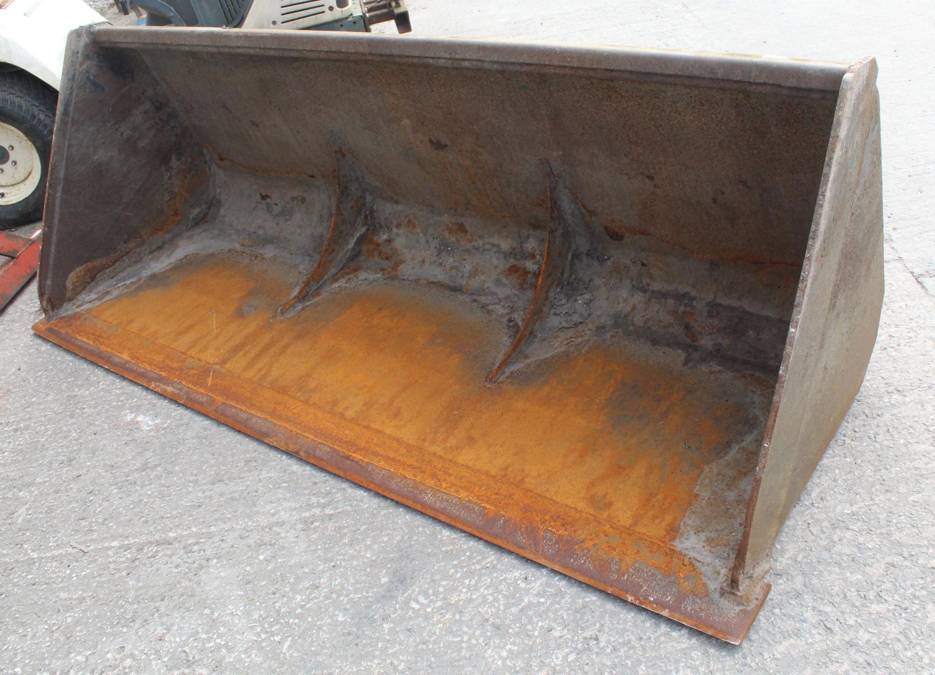 TRACTOR BUCKET 7 FT WIDE NO VAT