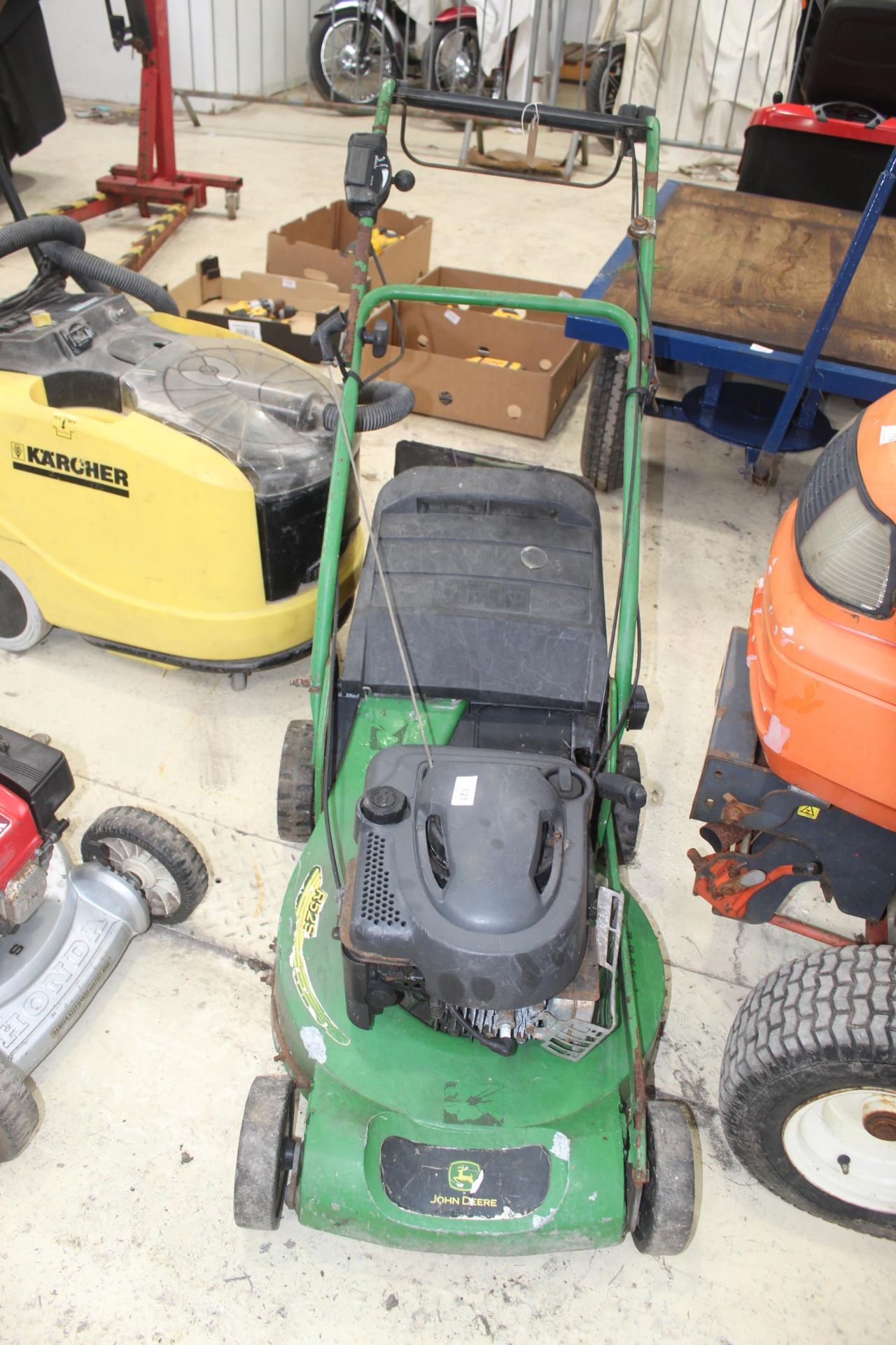 JOHN DEERE R523 MOWER IN WORKING ORDER NO VAT