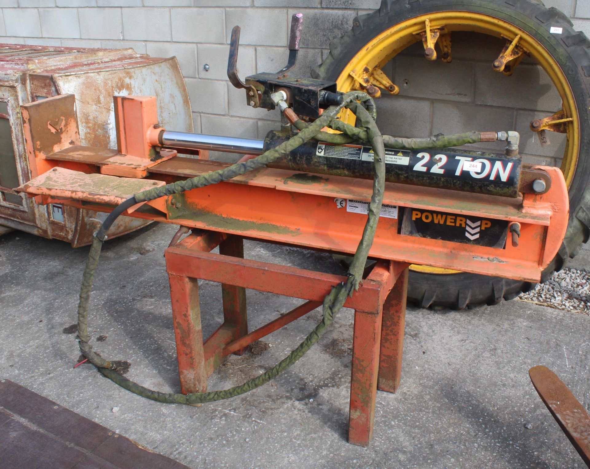 LOG SPLITTER 22 TON IN WORKING ORDER NO VAT