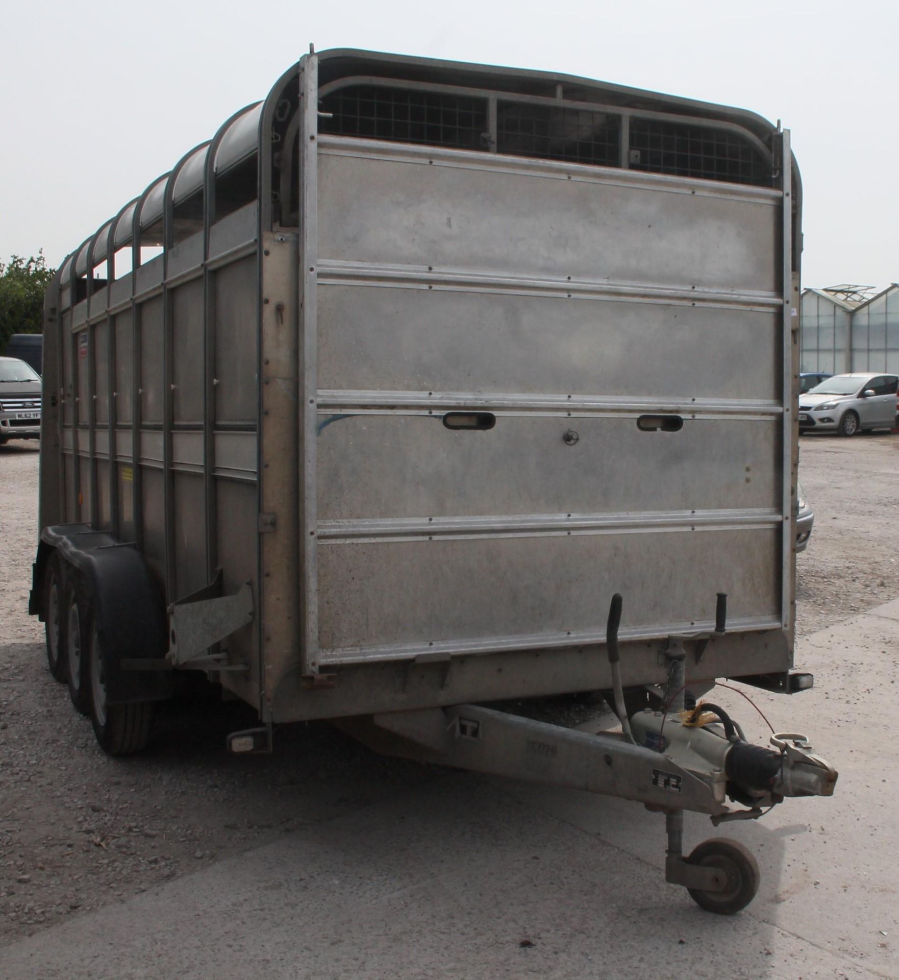 2021 IFOR WILLIAMS TA510 14' TRI AXLE STOCK TRAILER WITH FOLD DOWN FRONT KEYS IN THE OFFICE + VAT - Image 2 of 5