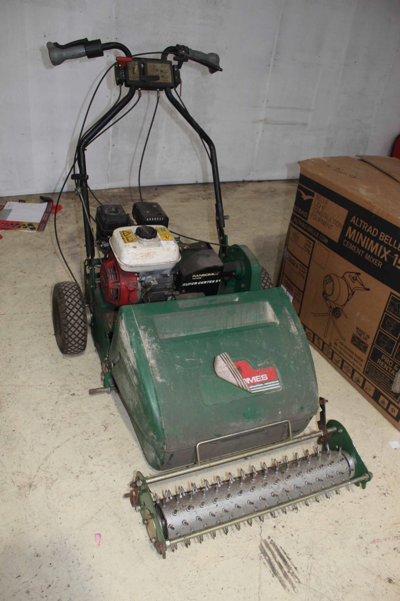 RANSOMES SUPER CERTES 51 MOWER WITH AERATOR ATTACHMENT AND BOX IN WORKING ORDER NO VAT