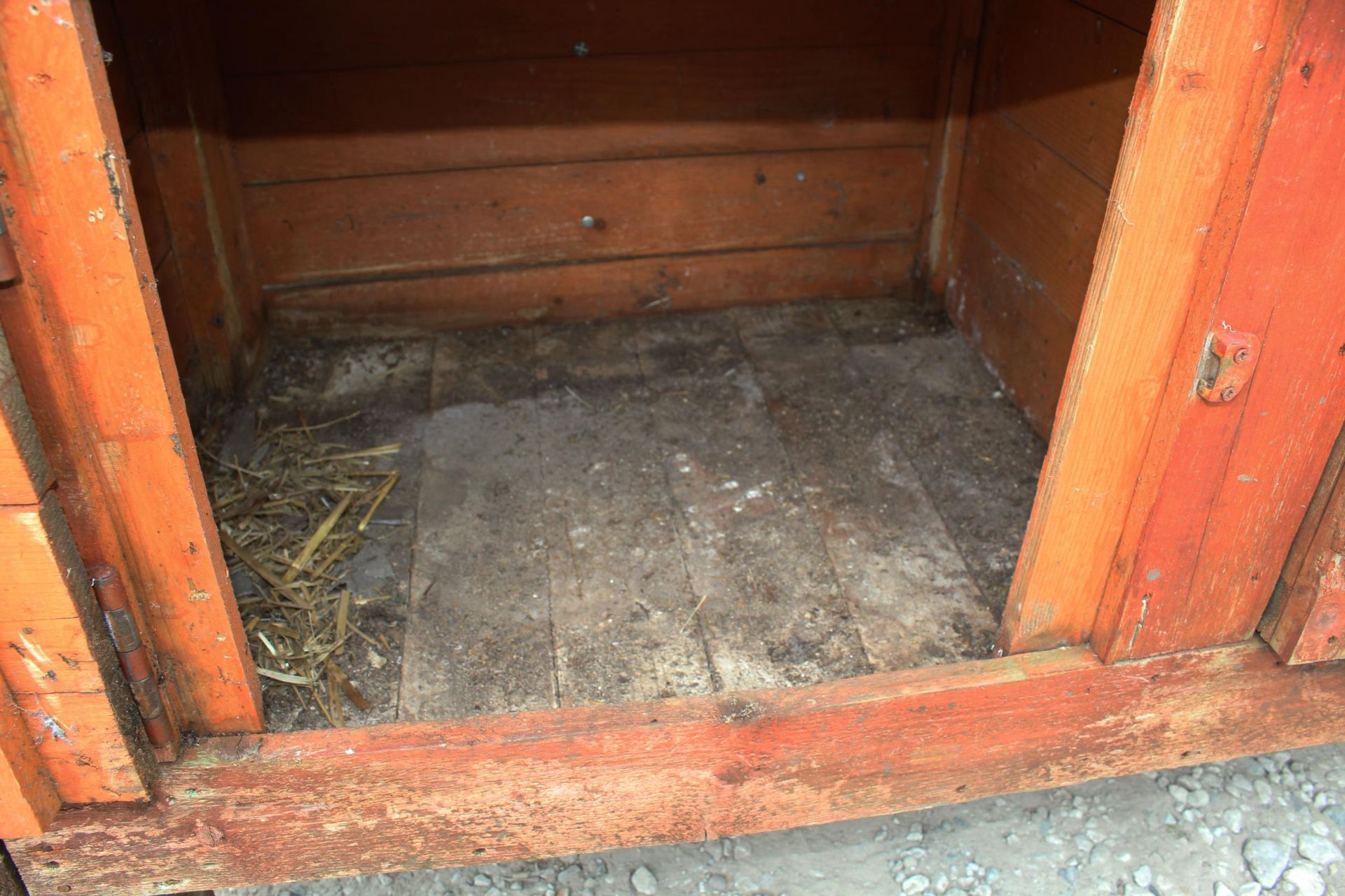 RABBIT HUTCH NO VAT - Image 3 of 3