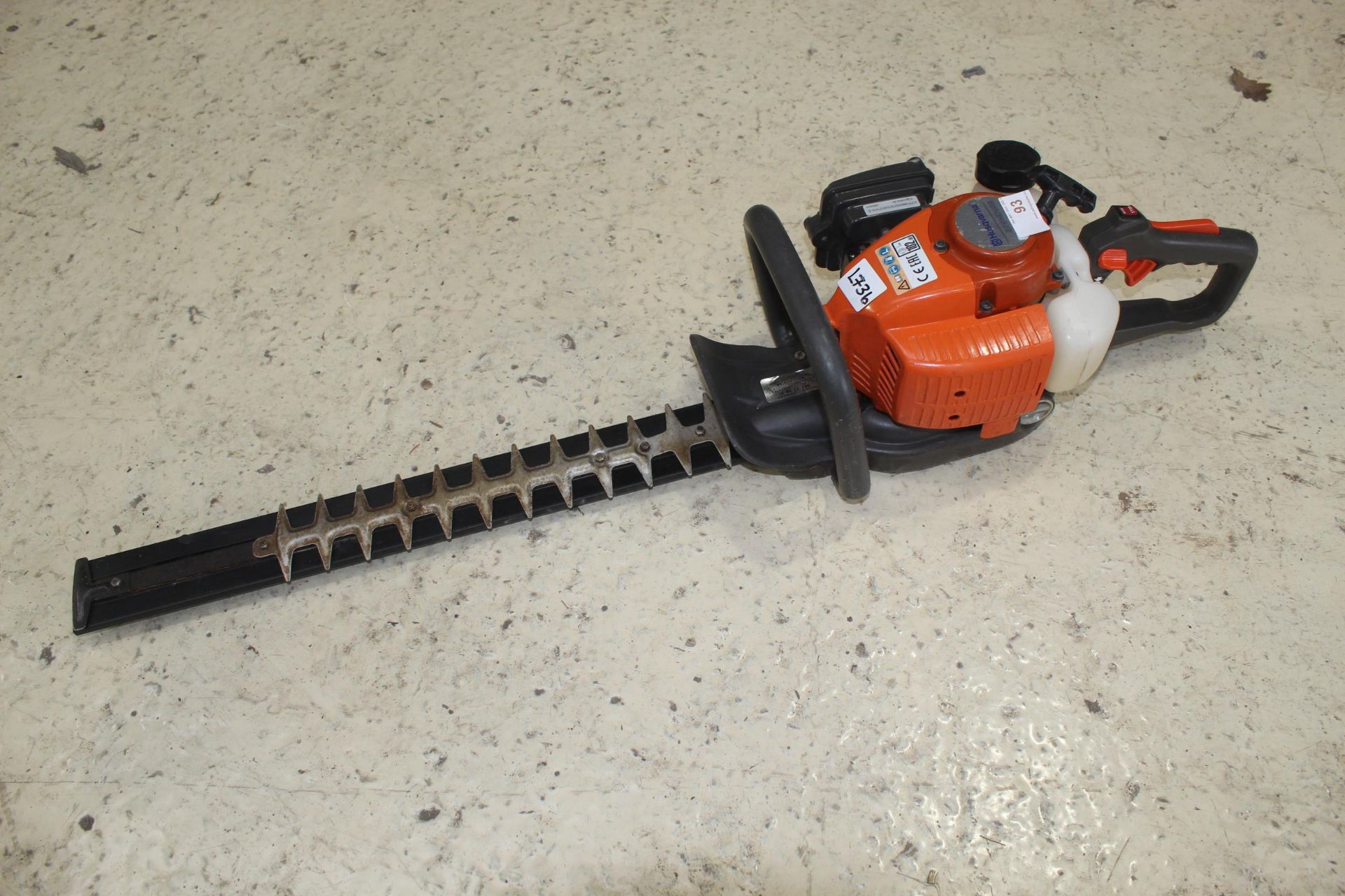 HUSQVARNA 226 HD 60 HEDGE CUTTER + VAT